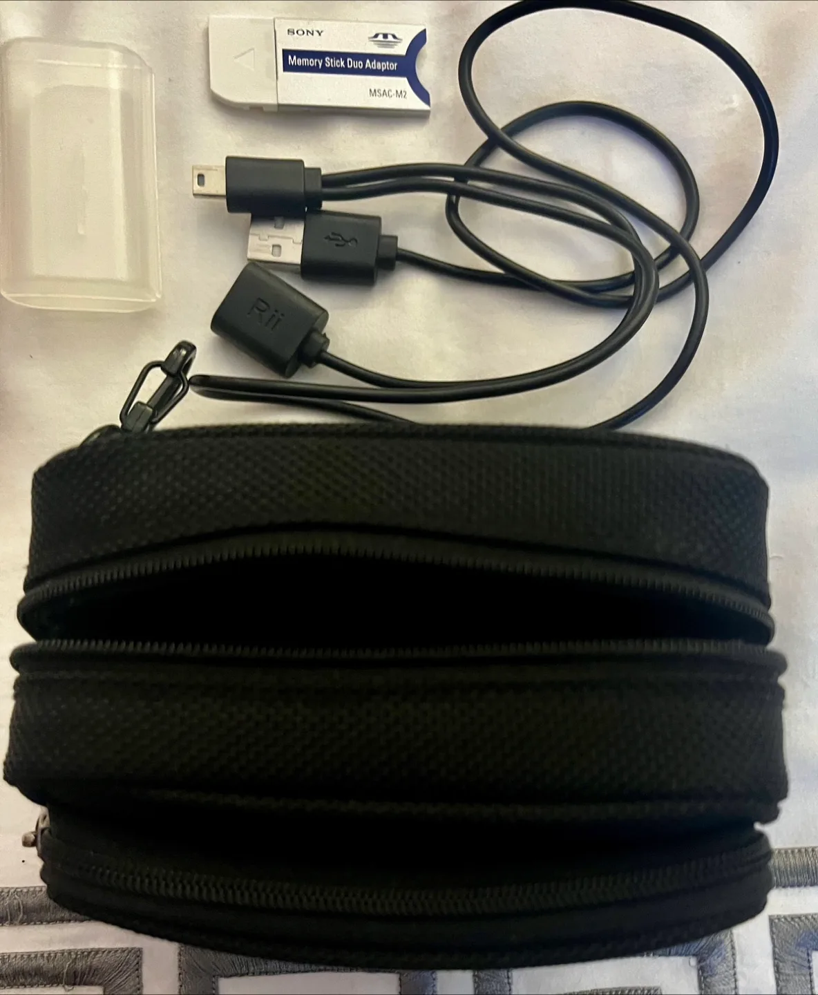 Sony Cyber-shot 📸 Digital Camera with Accessories image indicator(4)