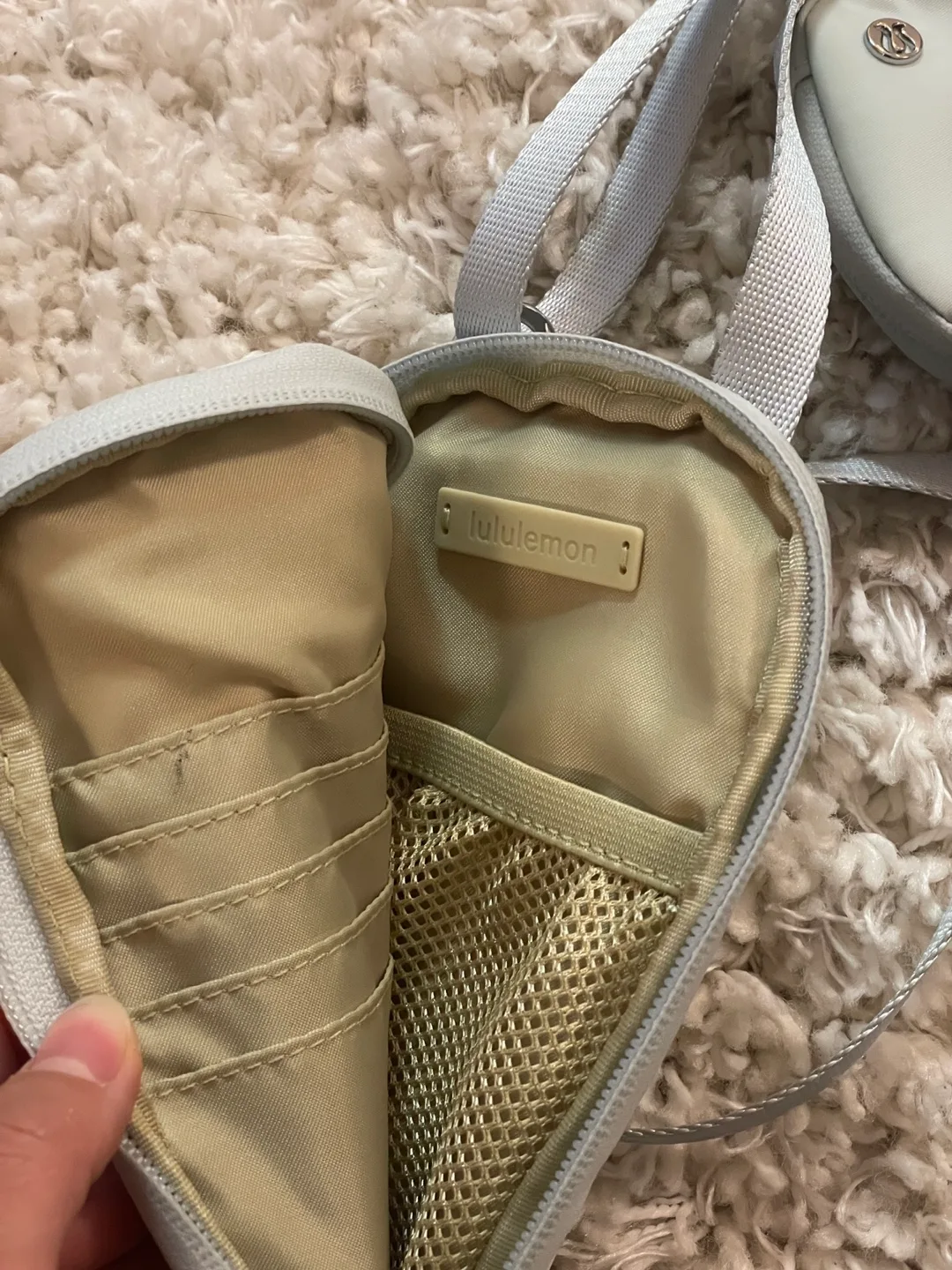 Lululemon modular phone crossbody bag image indicator(2)