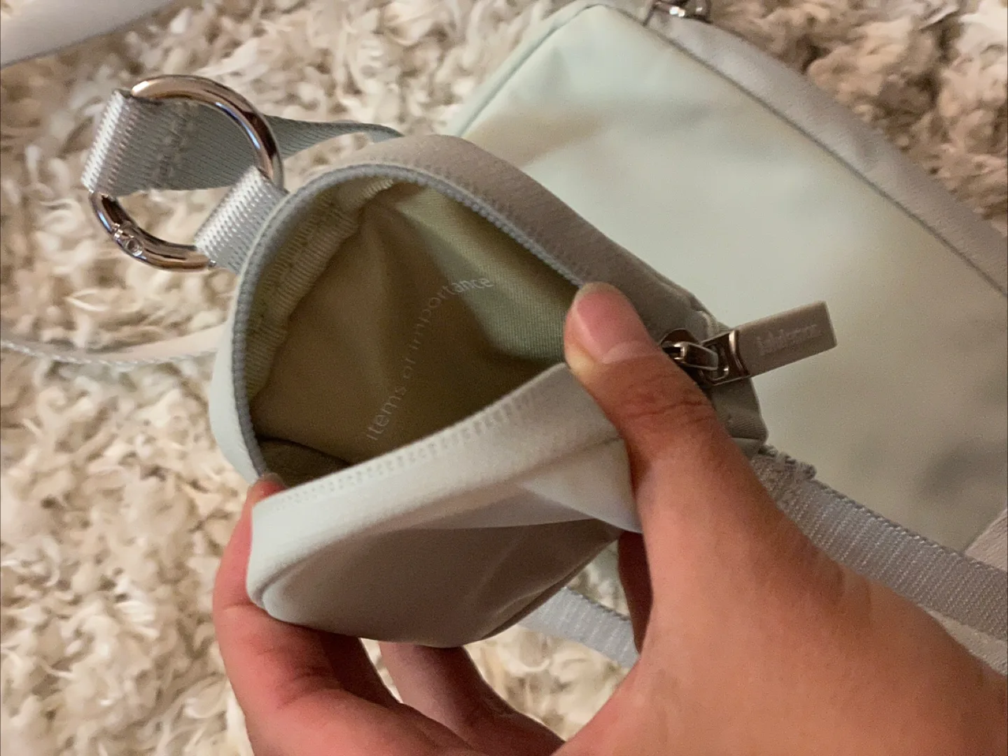 Lululemon modular phone crossbody bag image indicator(3)