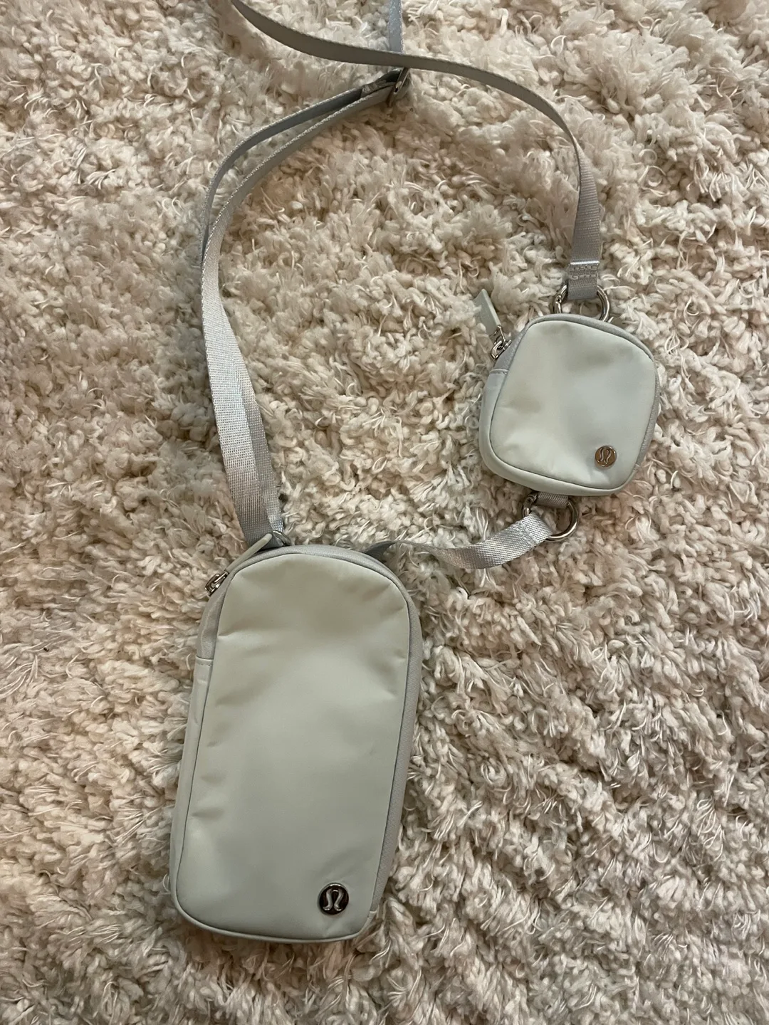 Lululemon modular phone crossbody bag thumbnail