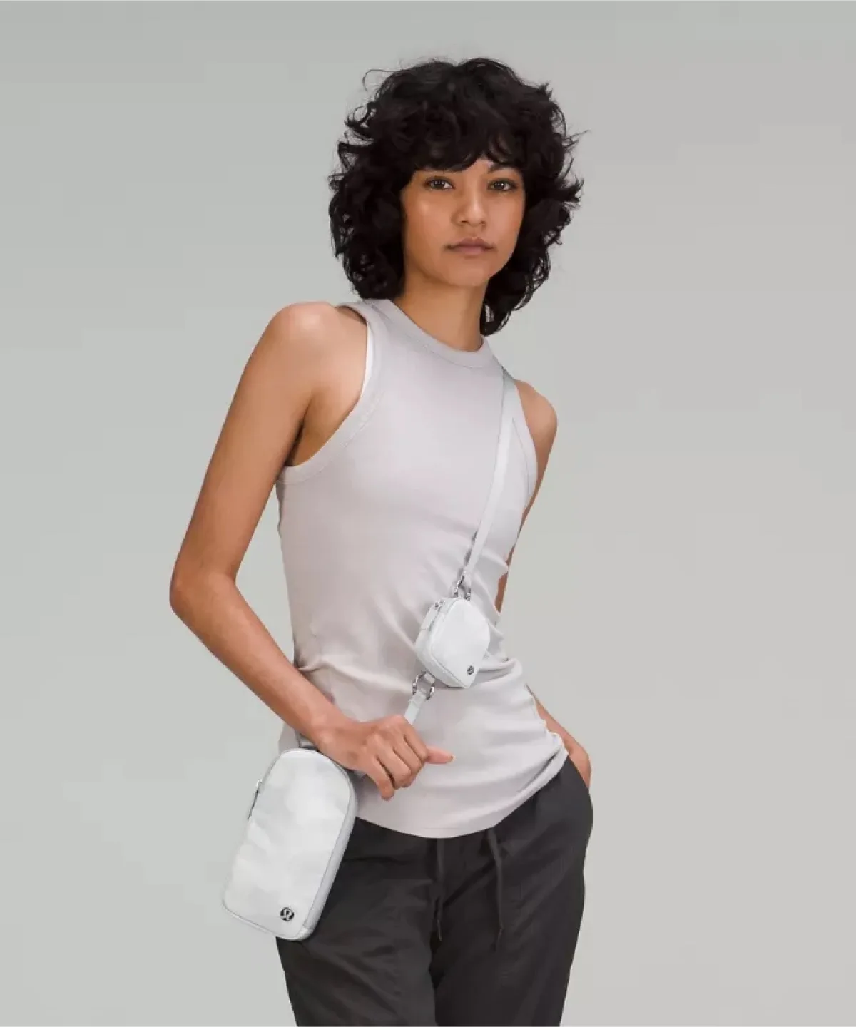 Lululemon modular phone crossbody bag image indicator(4)