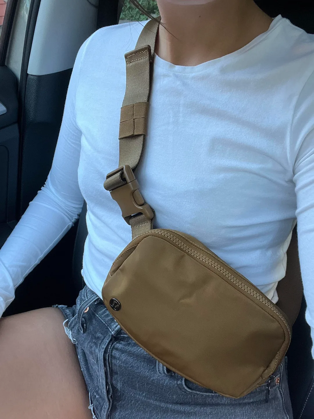 Lululemon everyday belt bag image indicator(4)