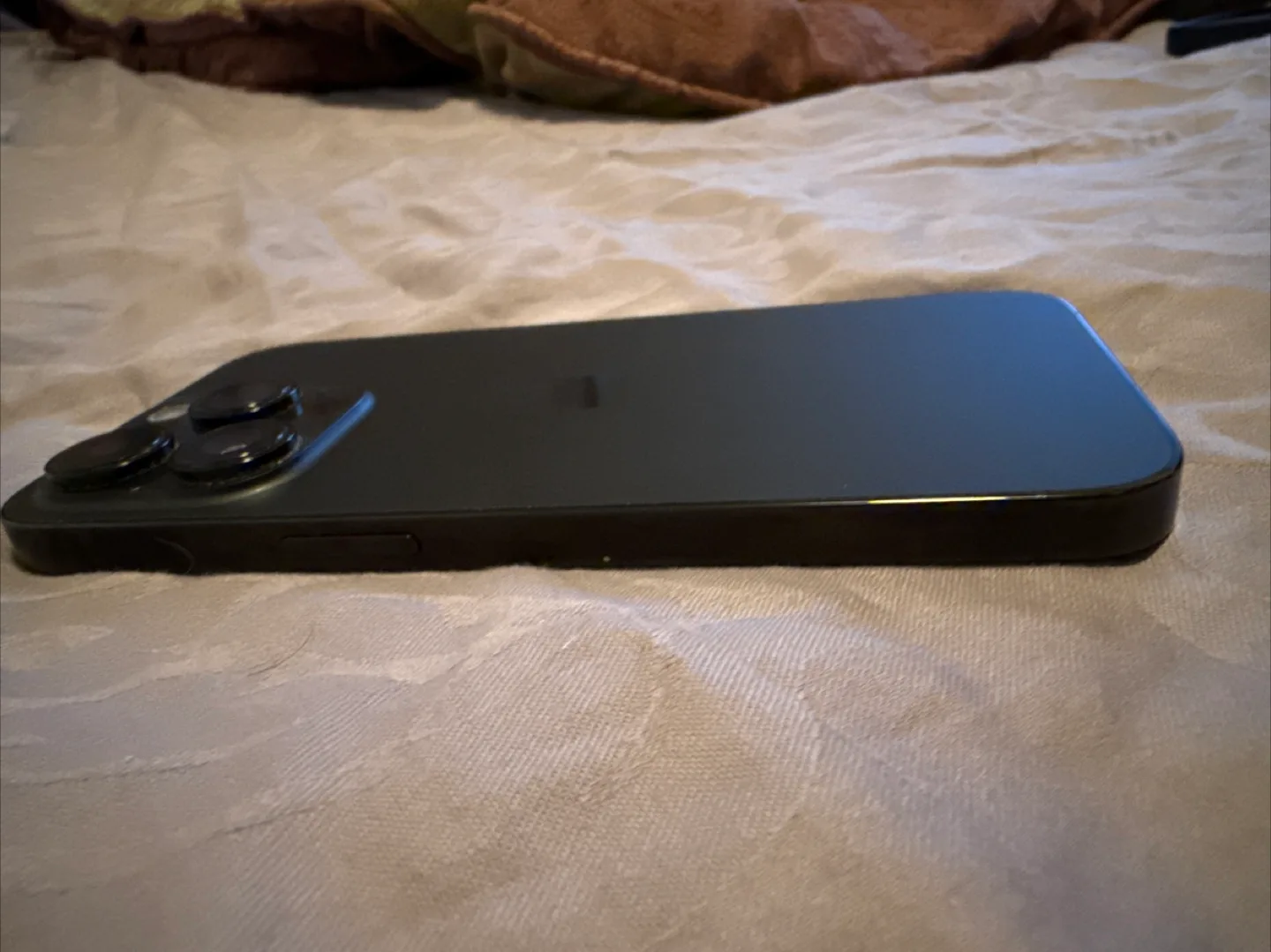 Apple iPhone 14 Pro 256GB in Black image indicator(2)