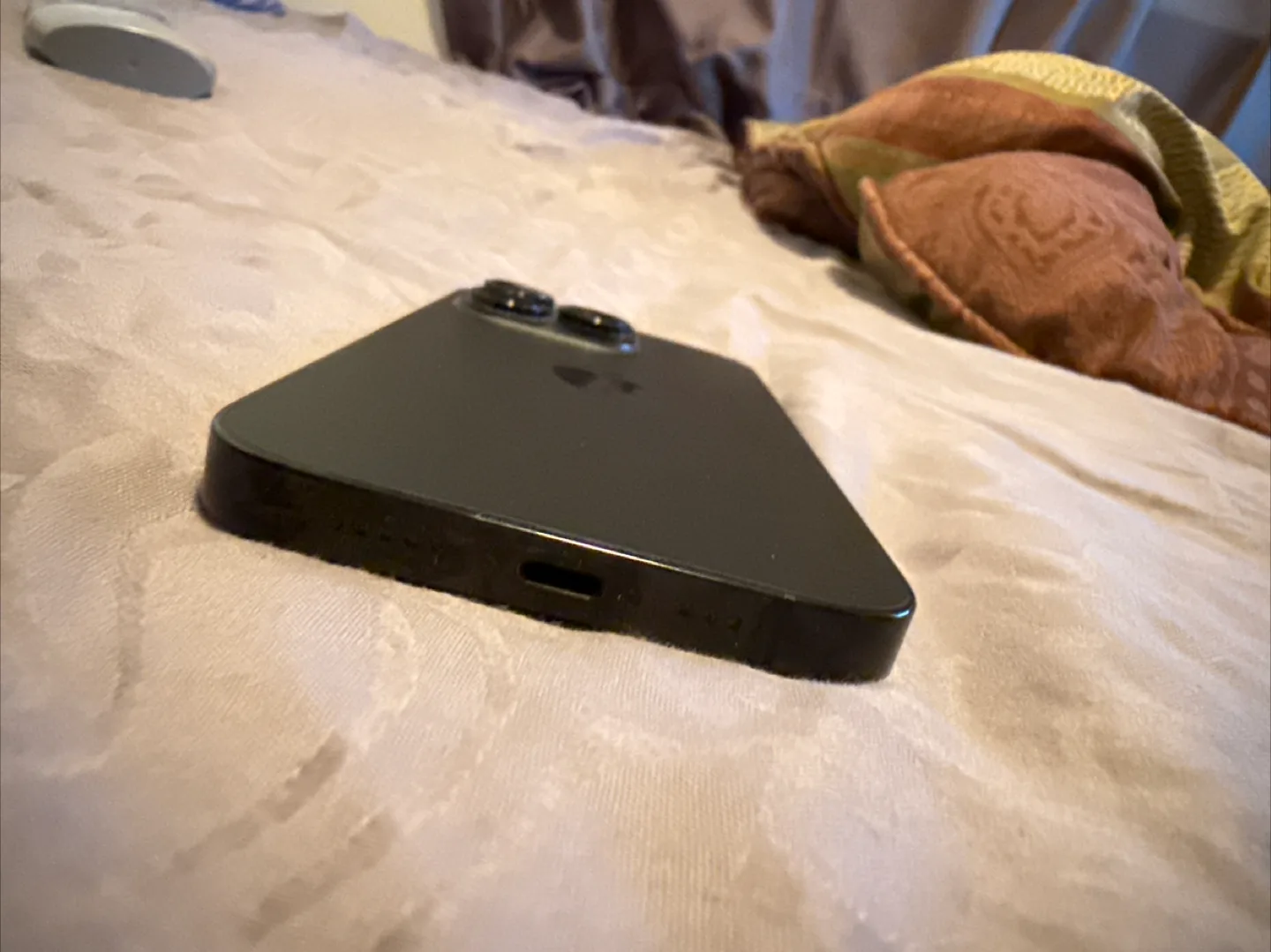 Apple iPhone 14 Pro 256GB in Black image indicator(4)