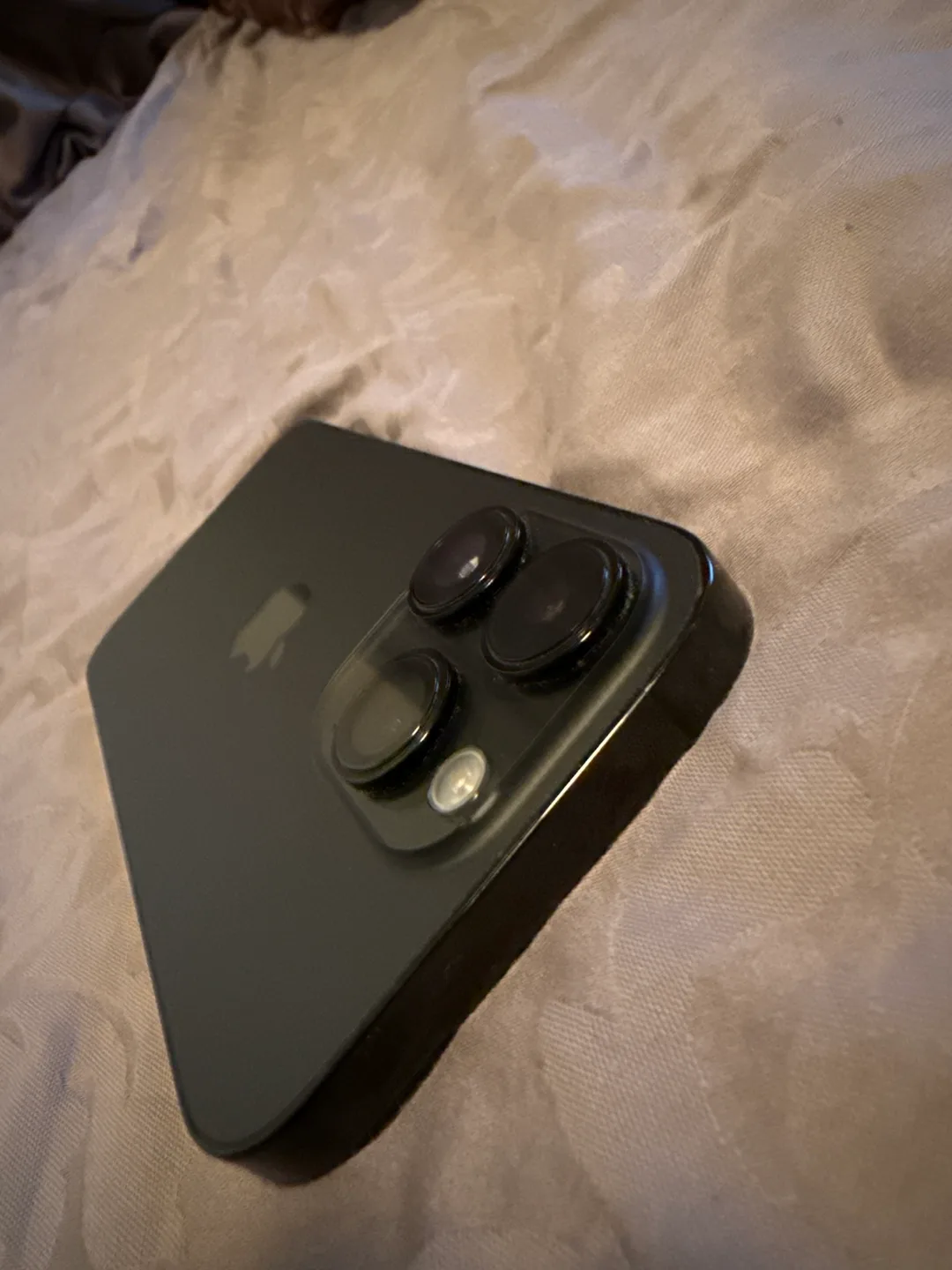 Apple iPhone 14 Pro 256GB in Black image indicator(5)