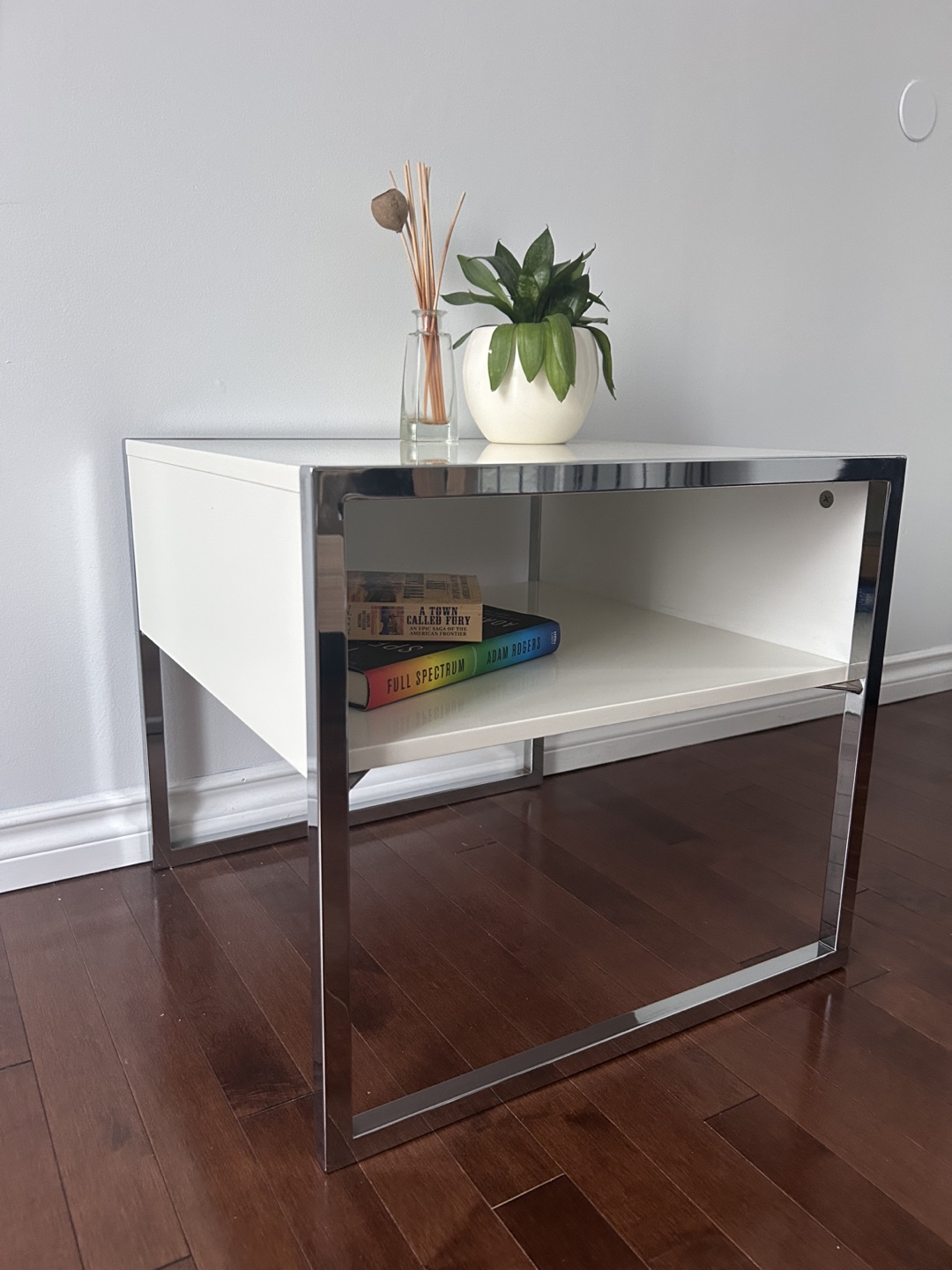 Glossy White Square Side Table - photo 2