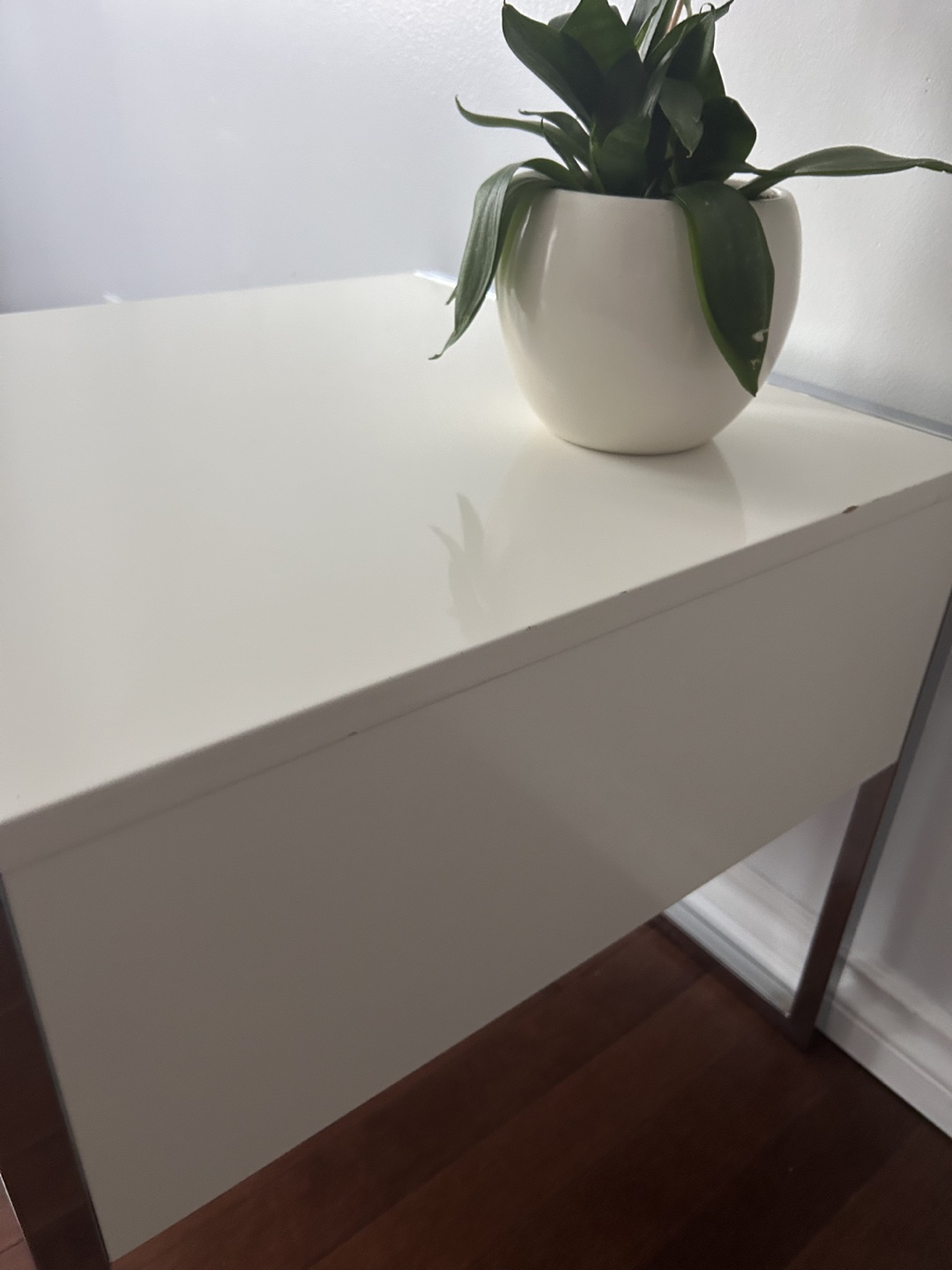 Glossy White Square Side Table - photo 4