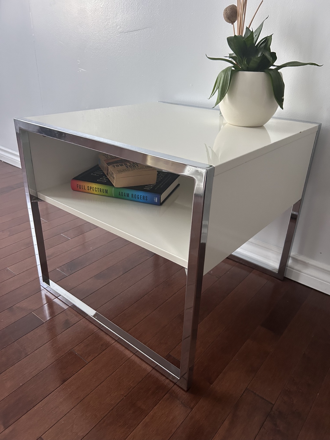 Glossy White Square Side Table - photo 3