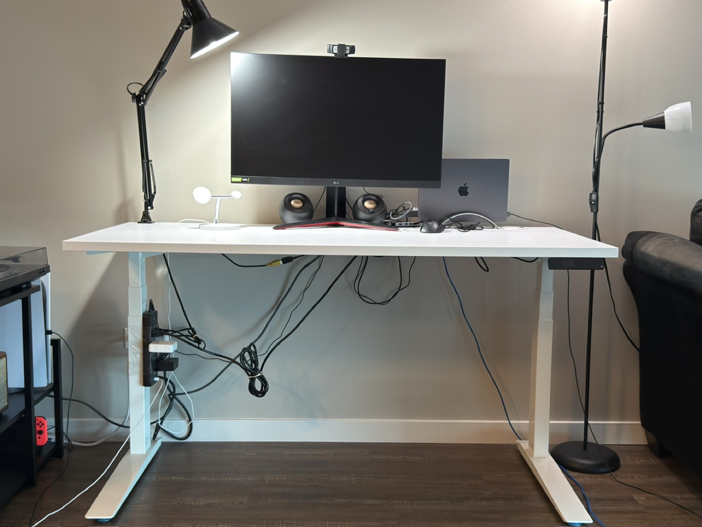 Fully Jarvis Electronic Standing Desk