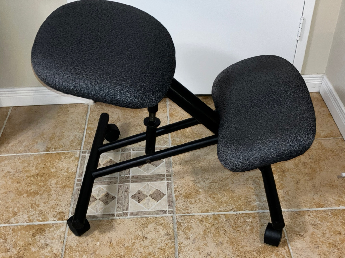 Gray Kneeling chair - chaise à genoux - photo 2