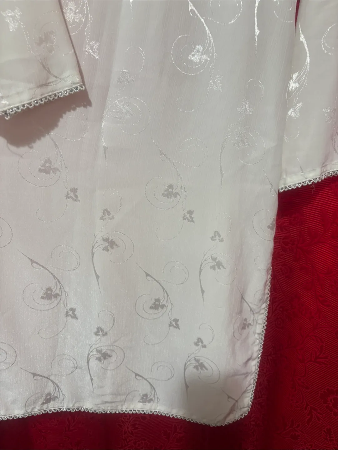 Cream coloured outfit image indicator(5)