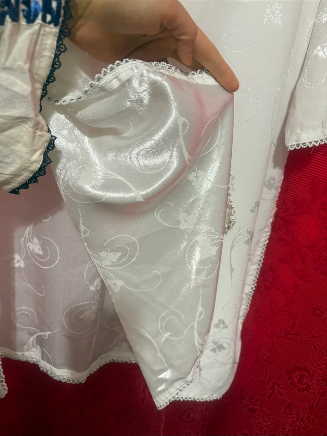 Cream coloured outfit image indicator(6)