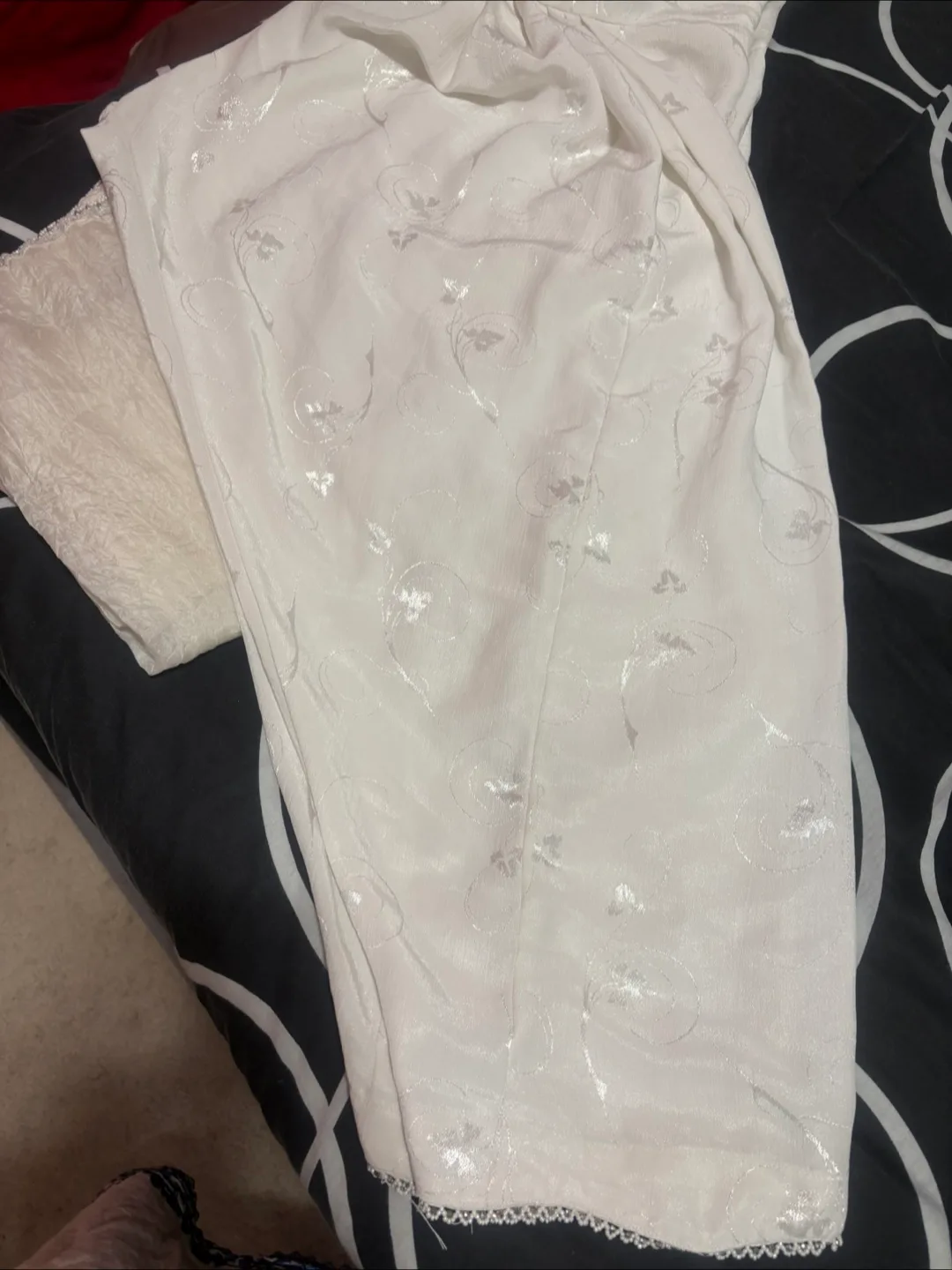 Cream coloured outfit image indicator(3)