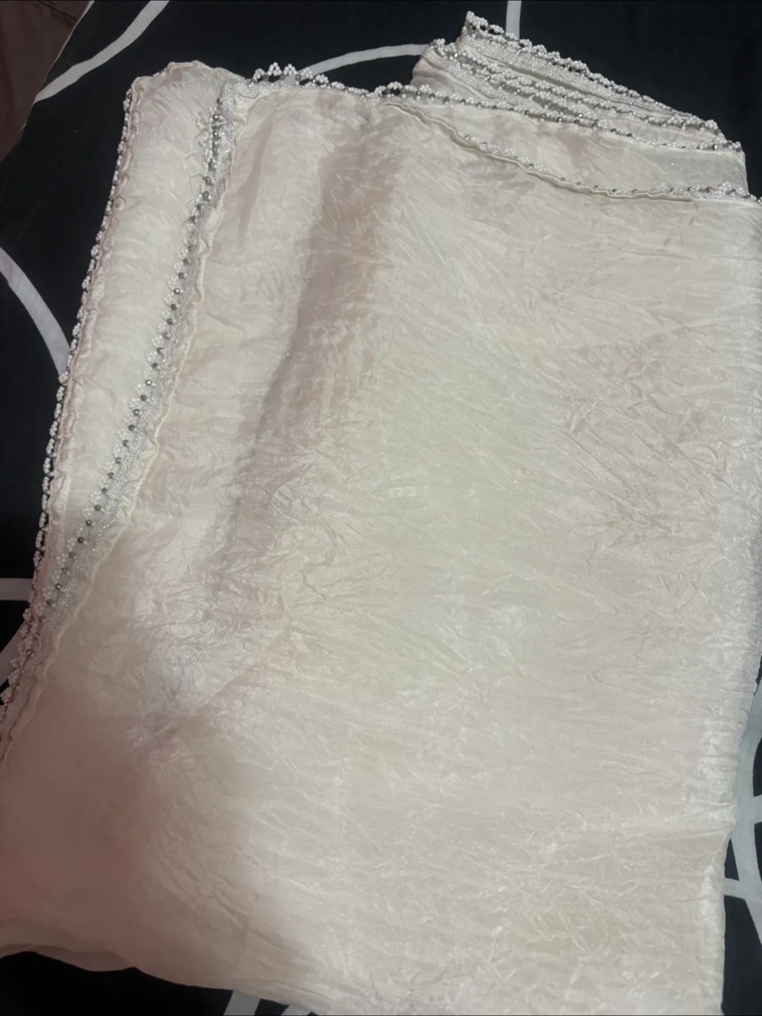 Cream coloured outfit image indicator(2)