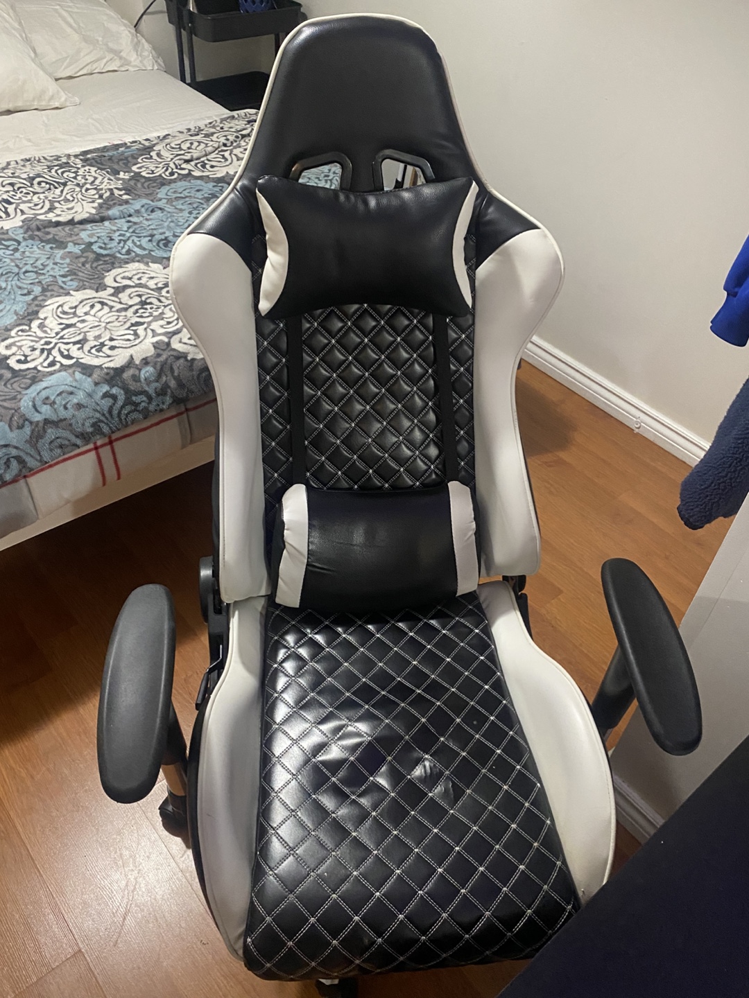 Black and White Gaming Chair - photo 2