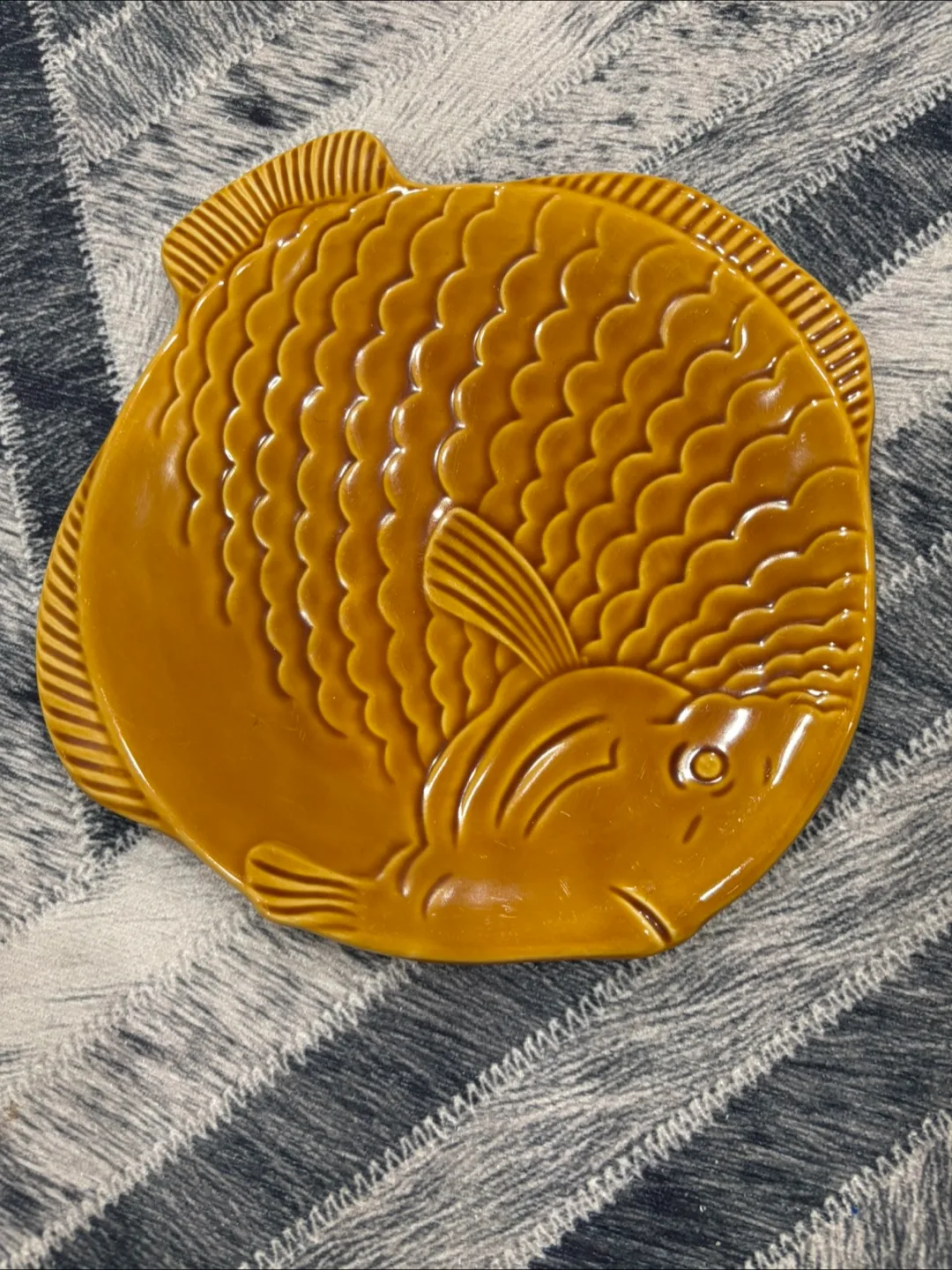 4 Fish Shaped Delicate Plates thumbnail
