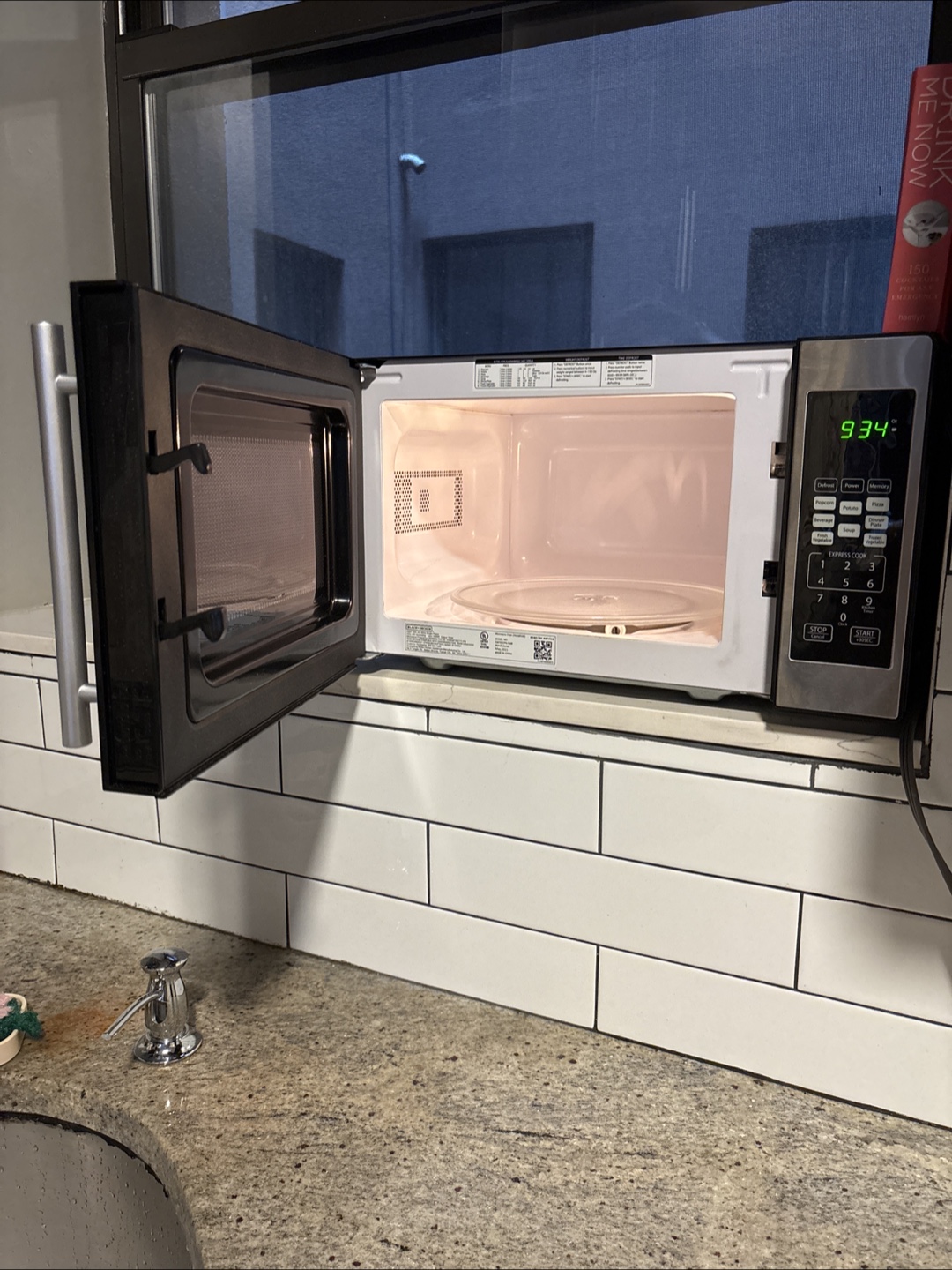 Microwave Oven - Black & Decker - photo 2