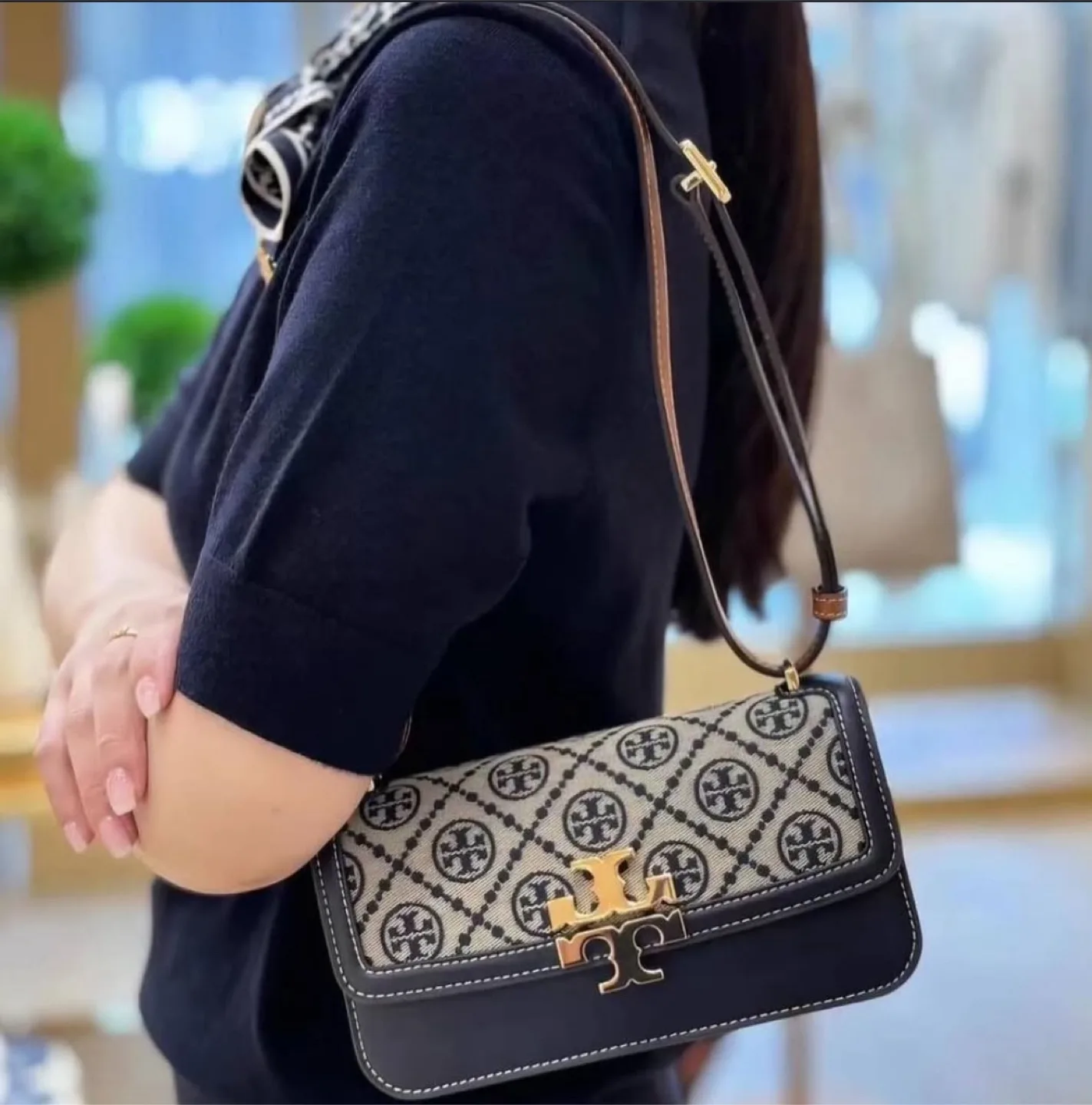 Tory Burch Crossbody Bag image indicator(3)