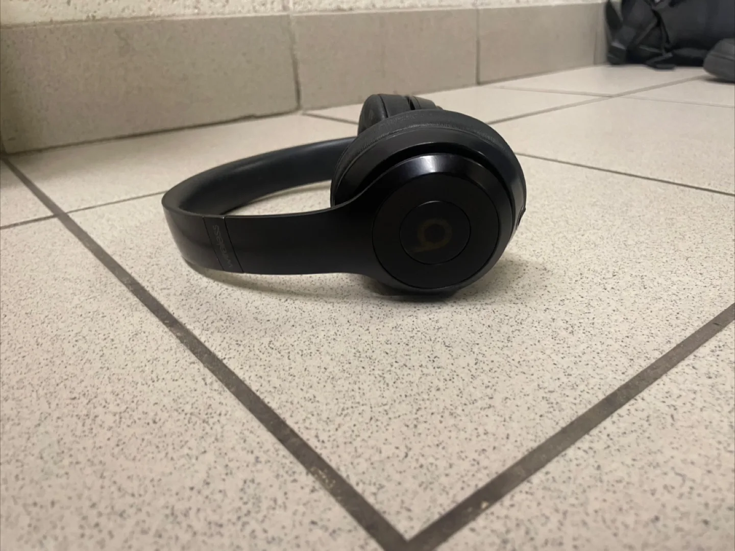 Beats Solo3 Wireless Headphones image indicator(3)