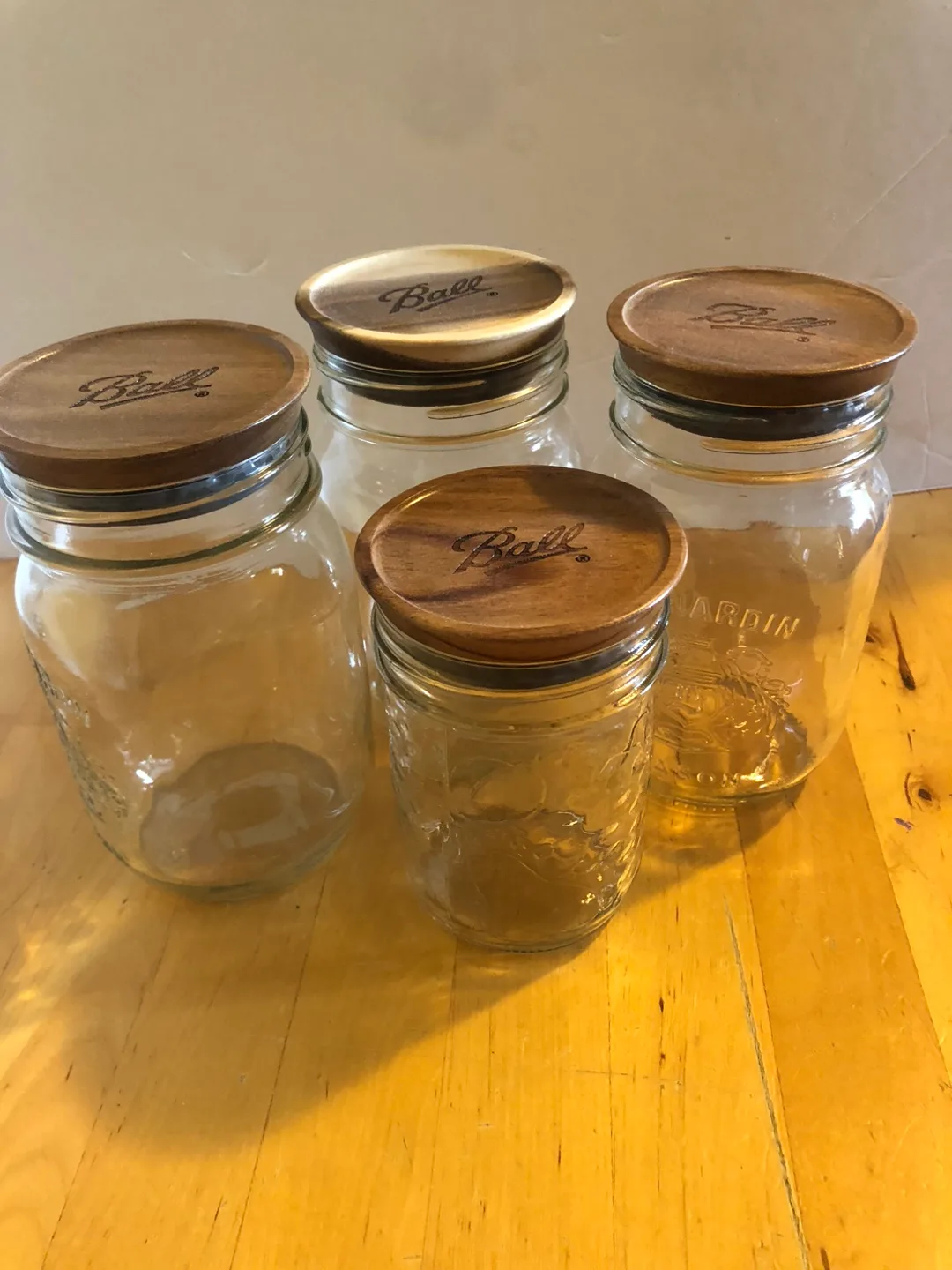 Set of Ball Mason Jars with Lids image indicator(6)