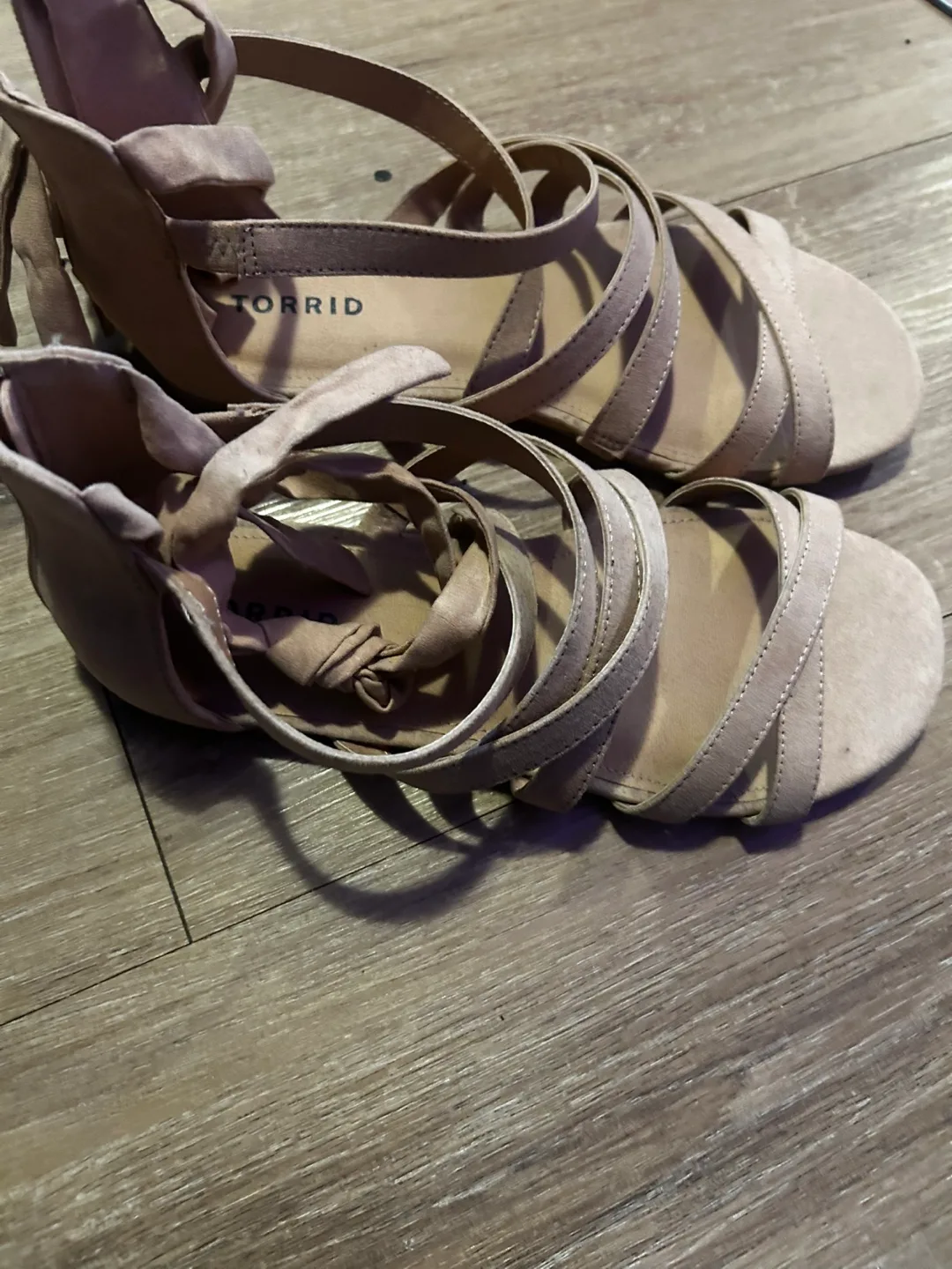 Sandals and Sneakers Bundle image indicator(3)