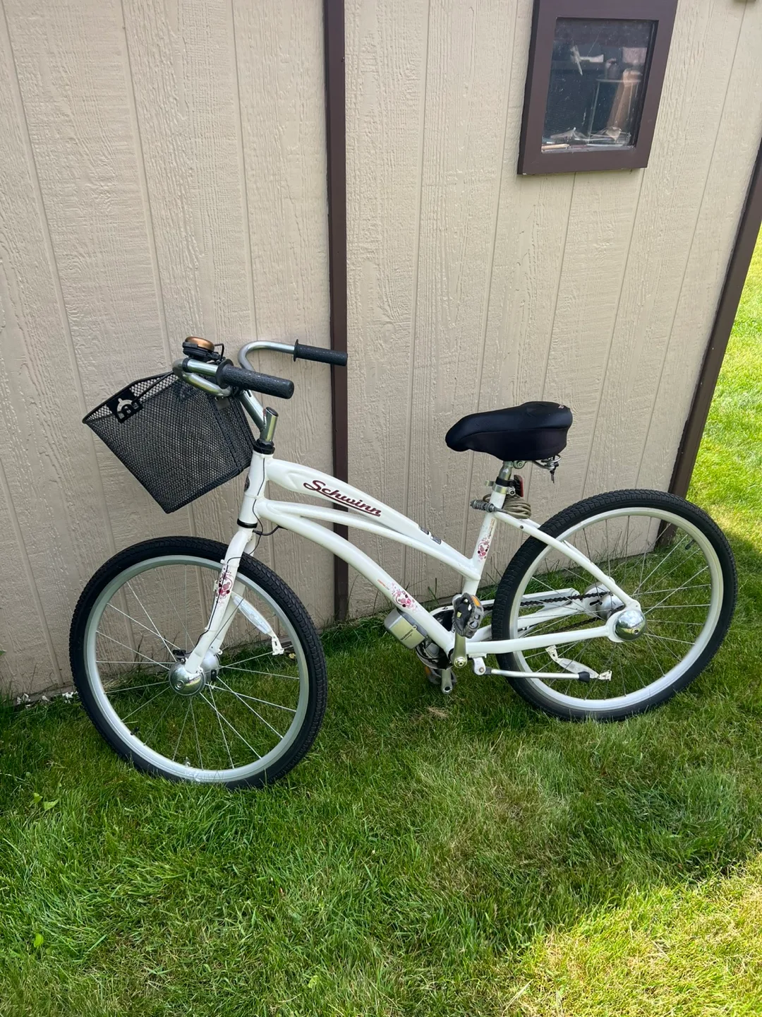 Schwinn Veracruz Bicycle with Basket thumbnail