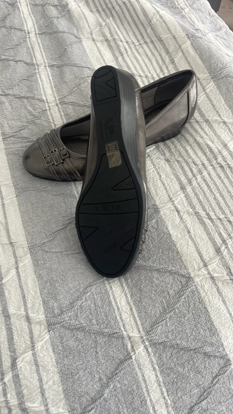 LifeStride Silver Flats NEW image indicator(3)