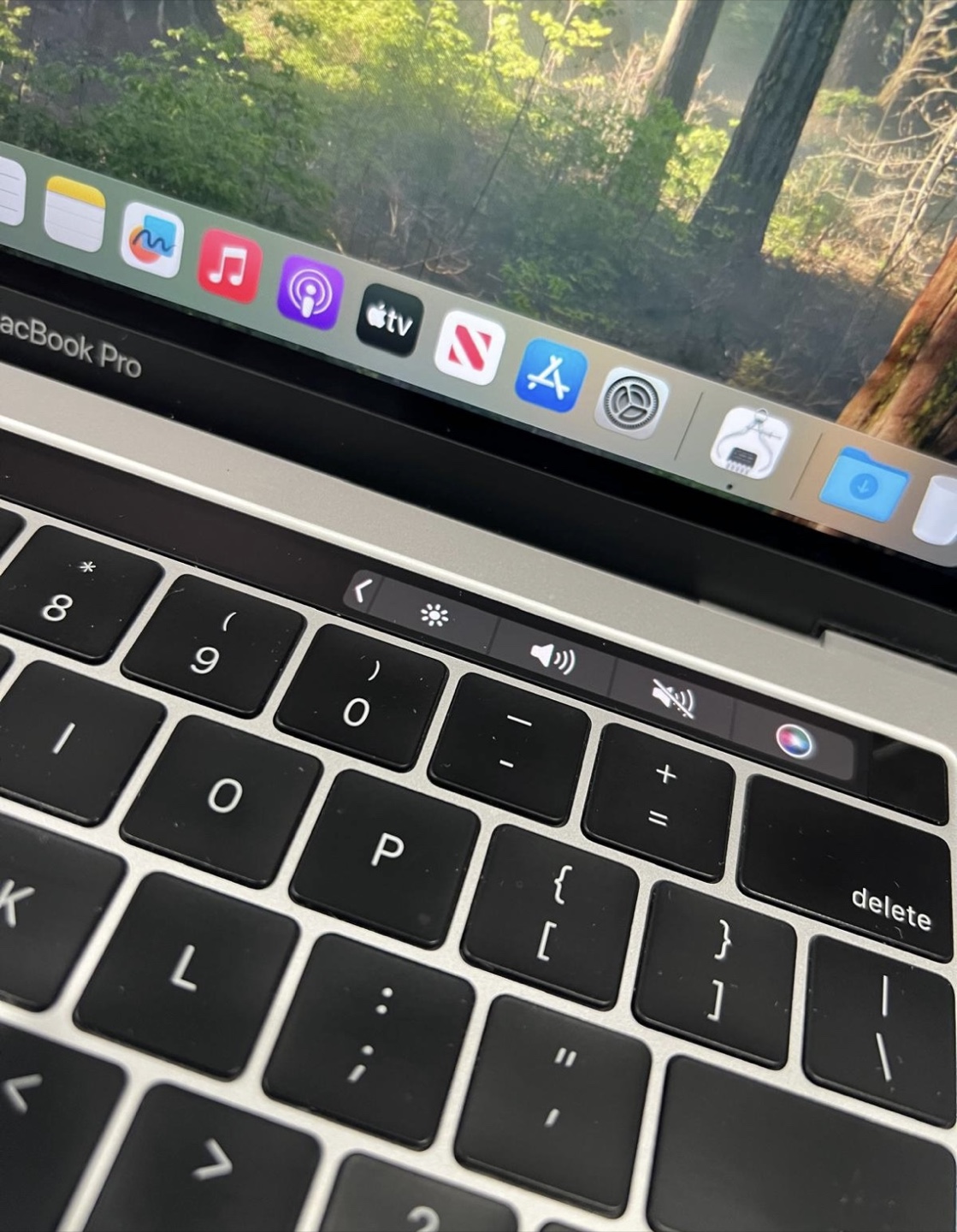 MacBook Pro 13-inch 2019 with charger - photo 3