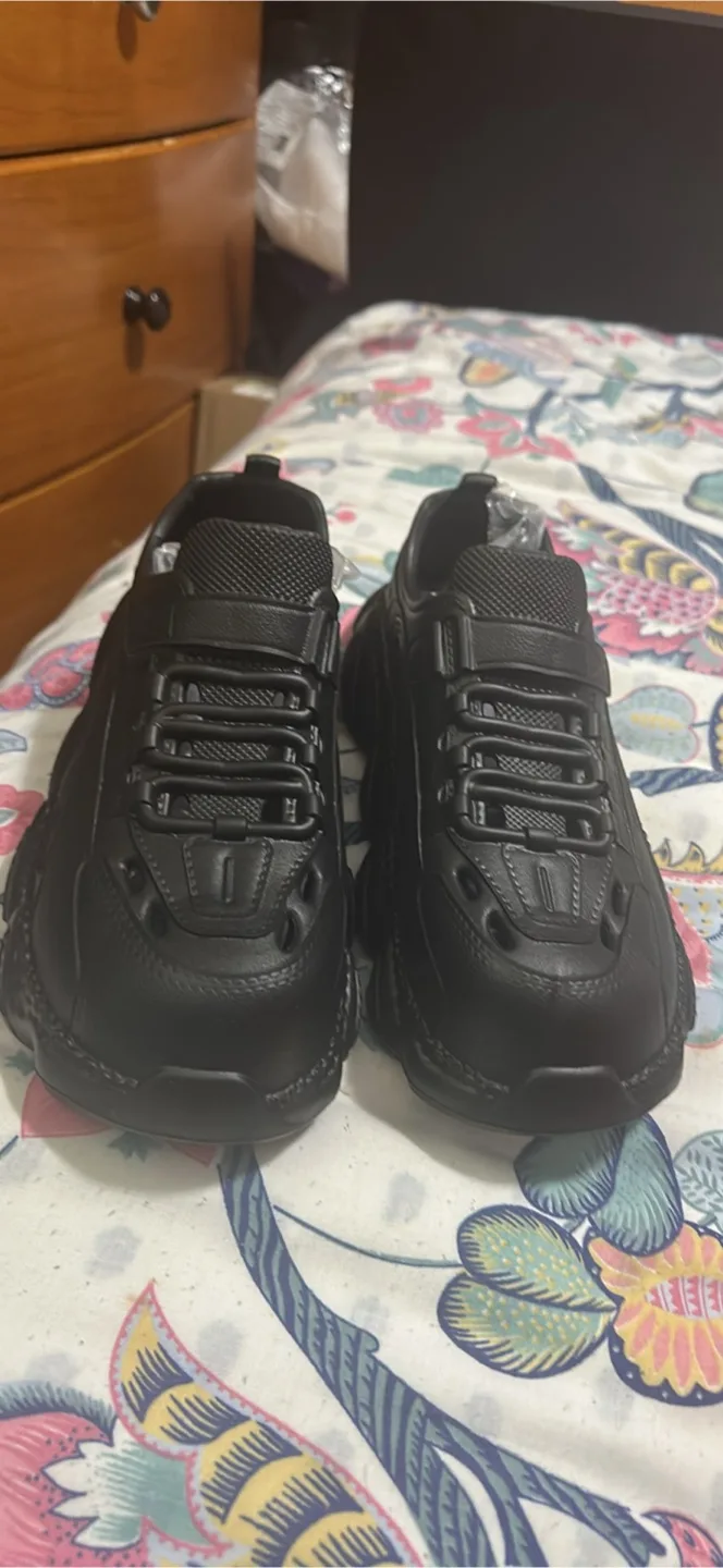 Black Sneakers thumbnail