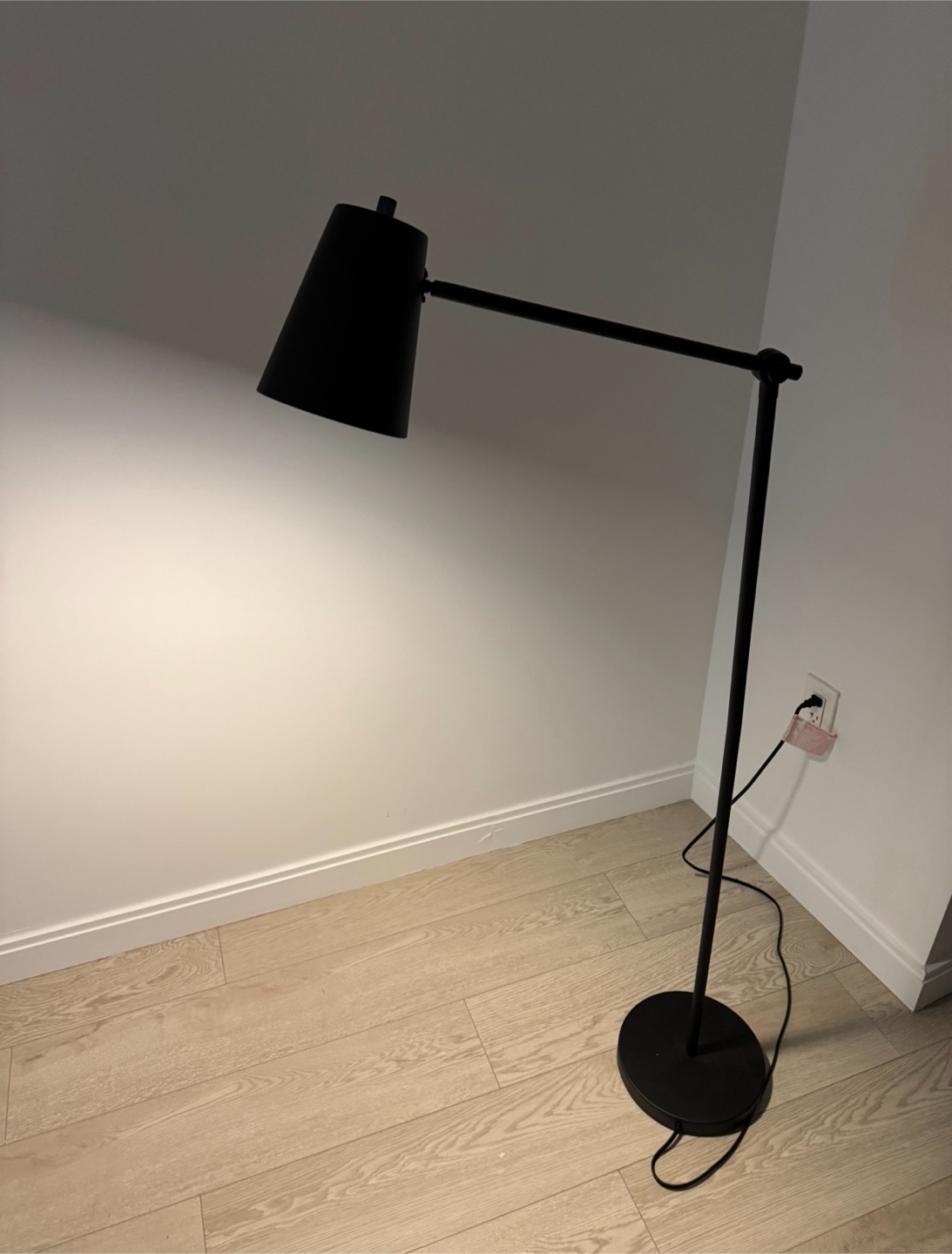 Dining Table and Chairs + Lamp - photo 5