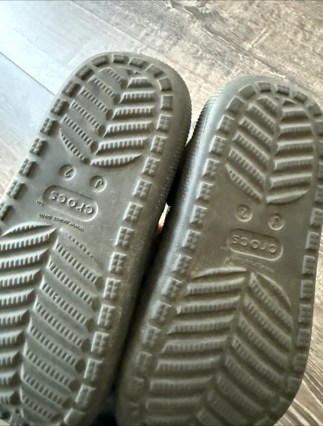 Black kids Crocs Platform Clogs size J2 image indicator(3)