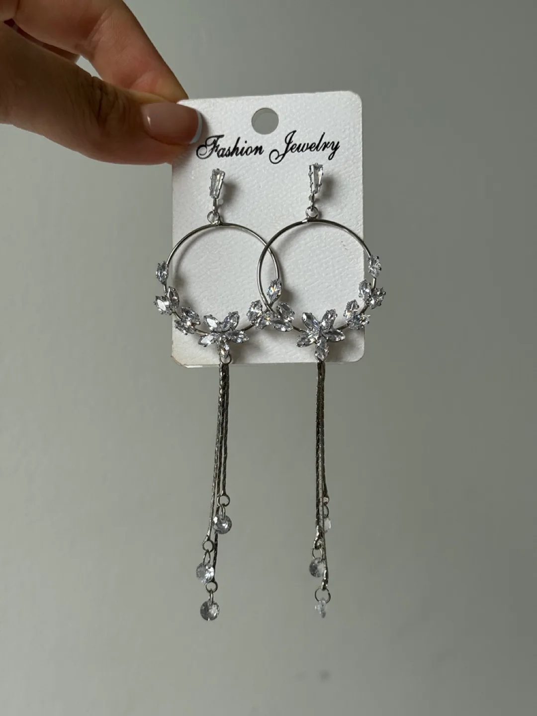 Brand new Fashion Jewelry Dangling Earrings thumbnail