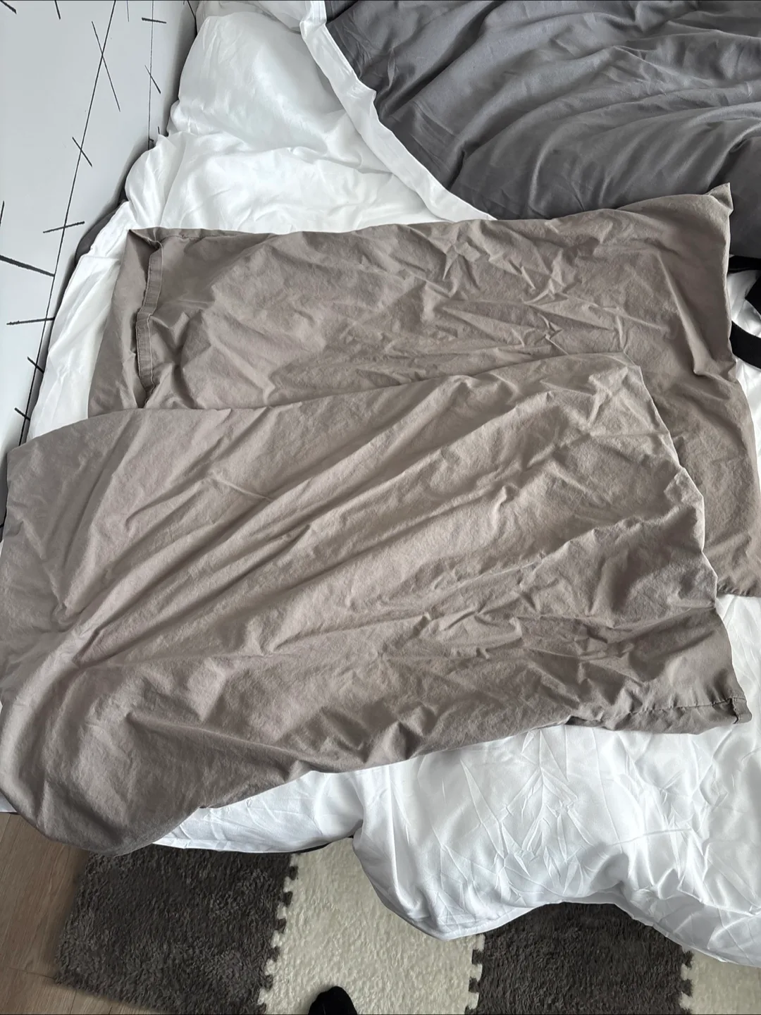Grey Pillowcase Set (2) thumbnail