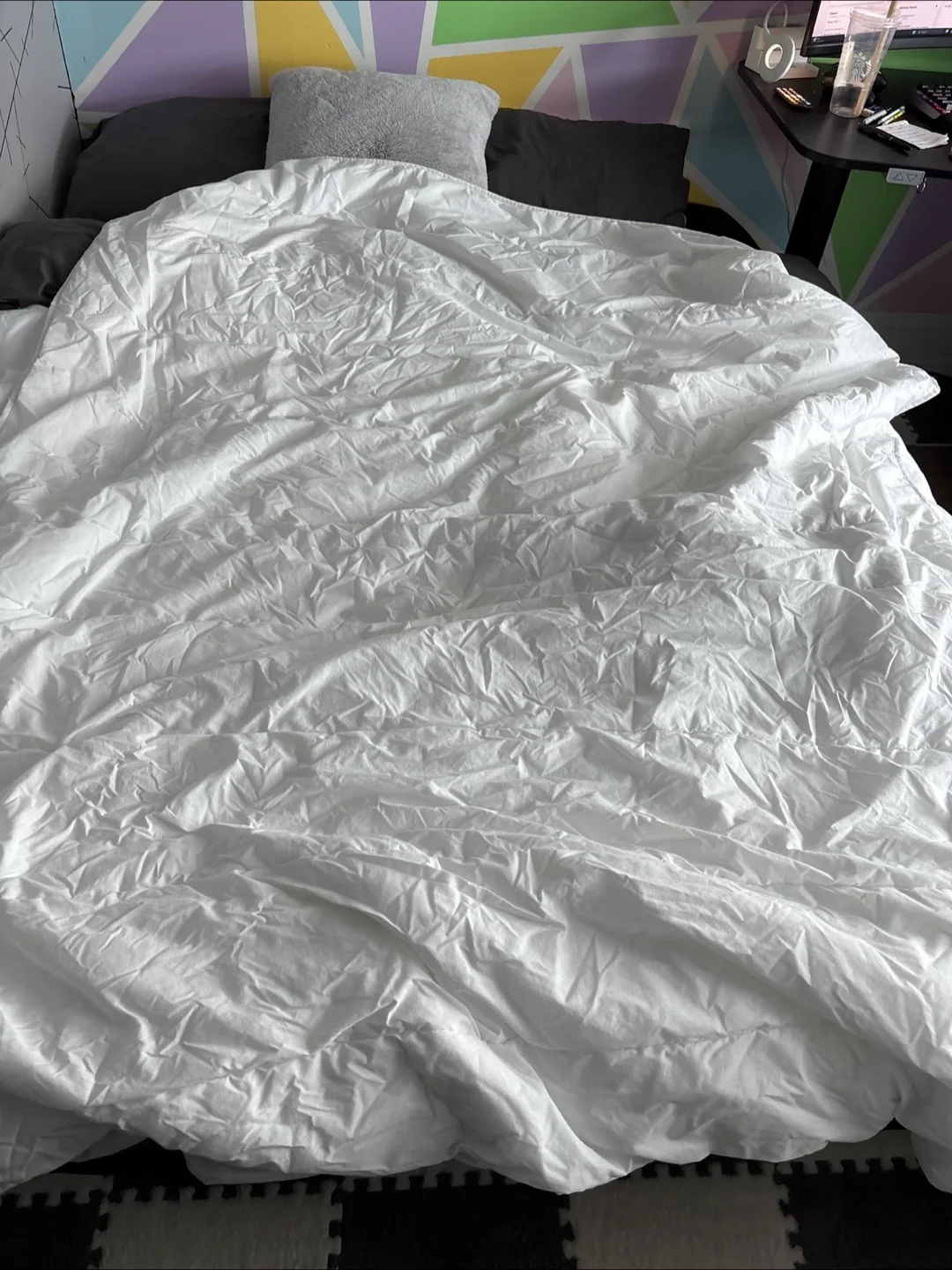 White IKEA Twin - Comforter image indicator(2)