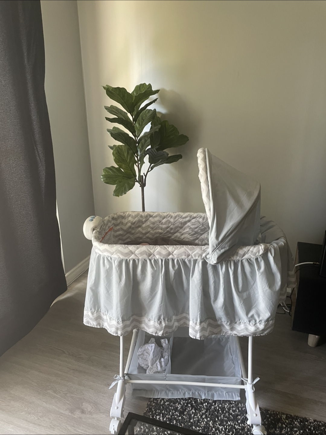 Bily Rocking Bassinet ( used ) - photo 3