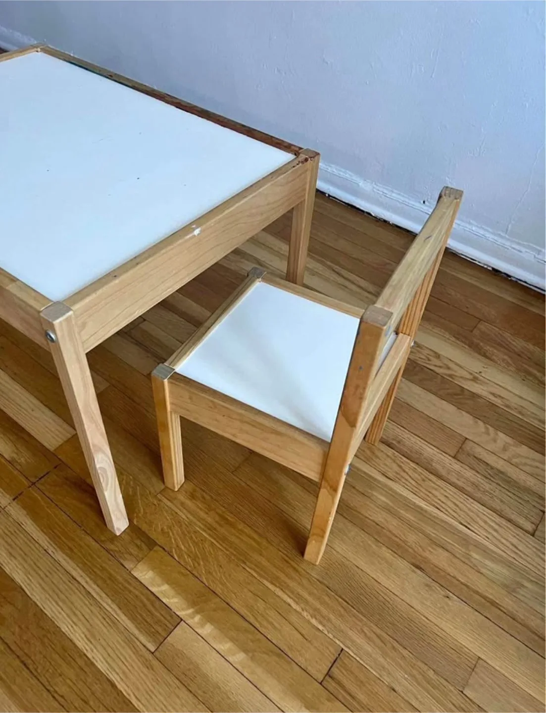 Kids Table and Chair Set image indicator(2)