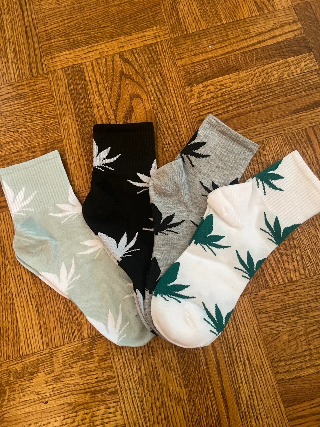 Set of four crew socks thumbnail