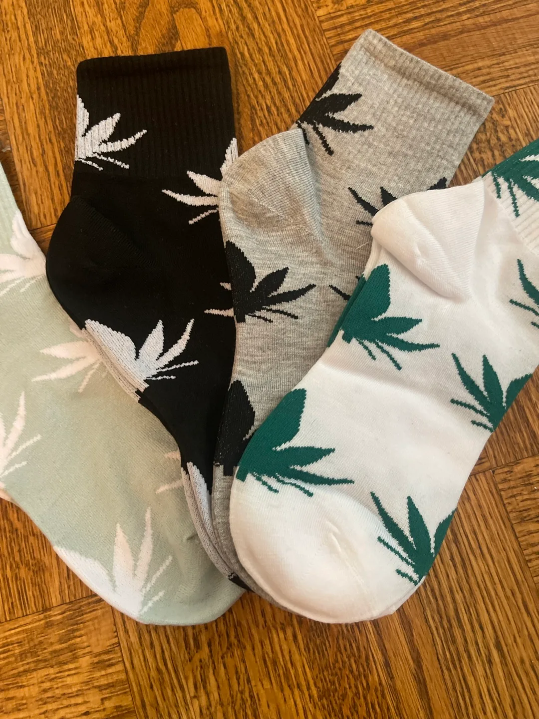 Set of four crew socks image indicator(2)