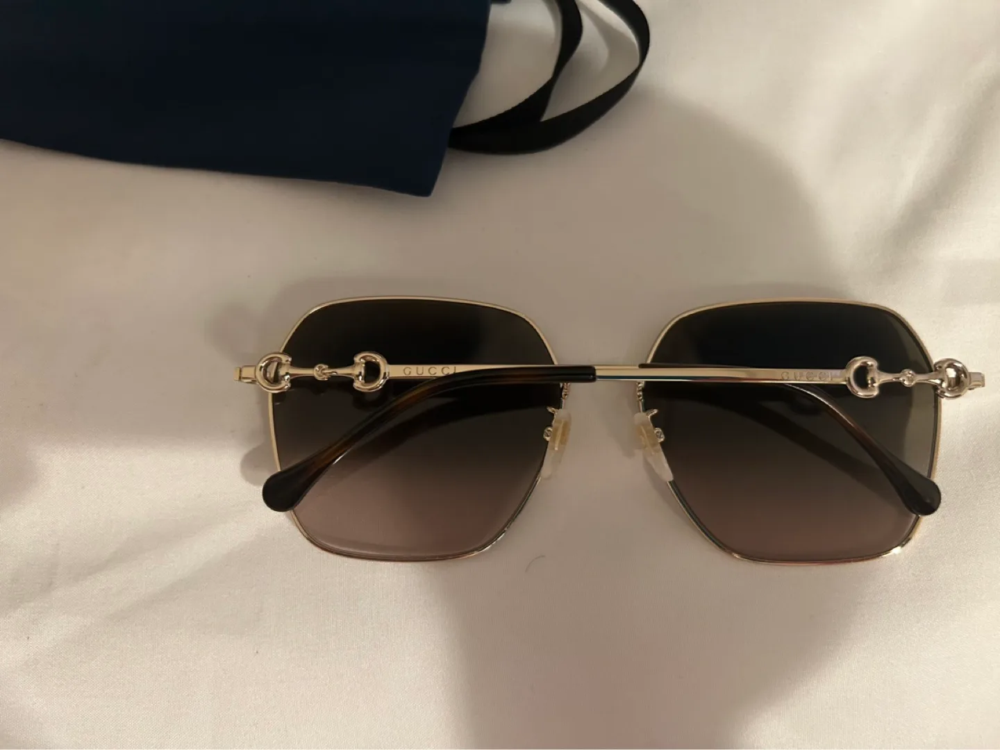 Gucci Sunglasses image indicator(2)