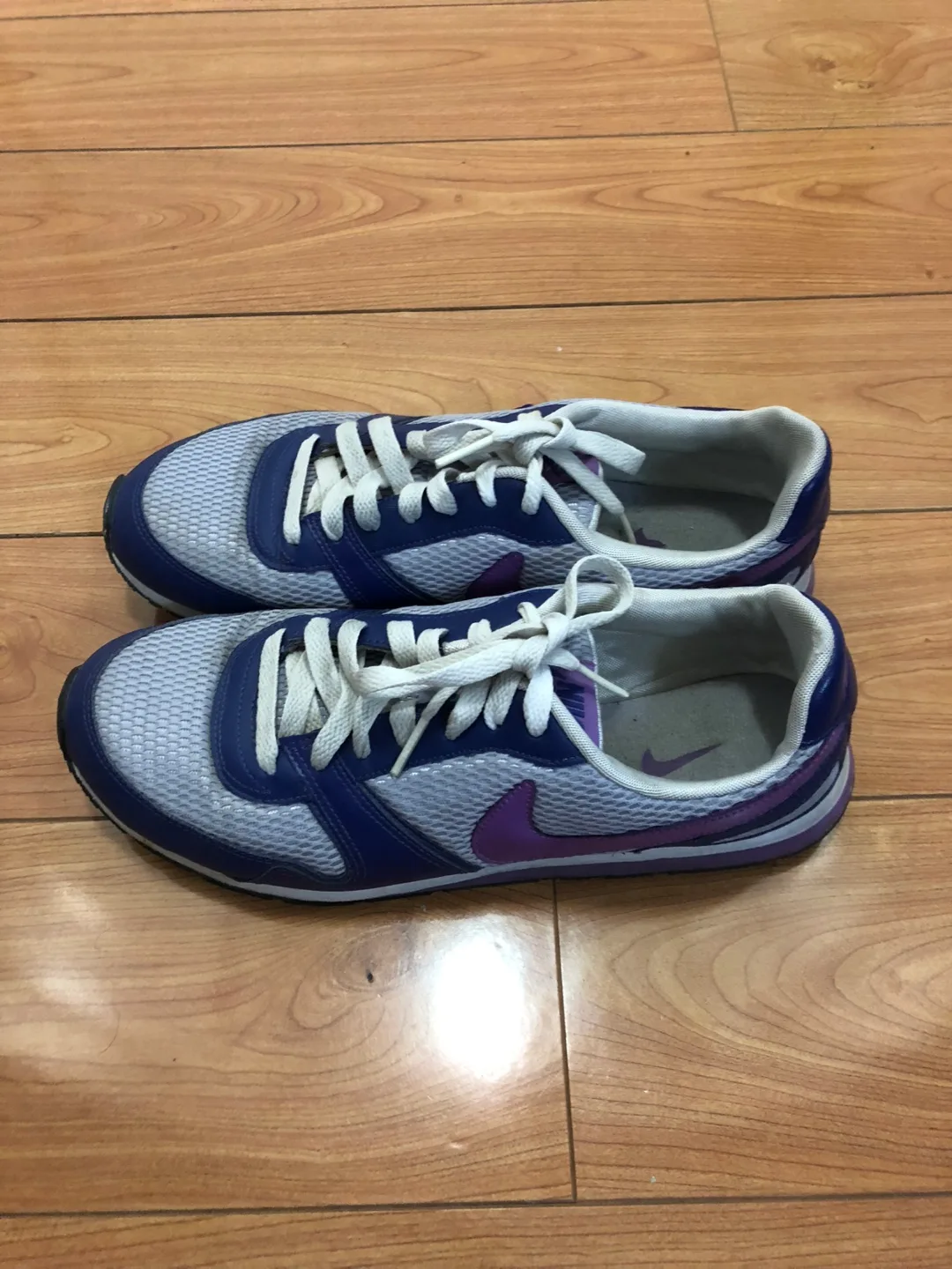 Nike Sneakers image indicator(3)