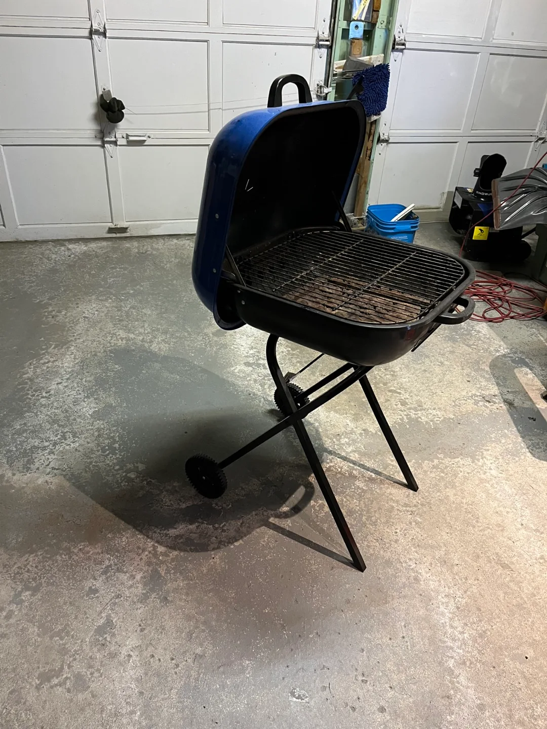 ASSORTED GARDEN ITEMS image indicator(4)