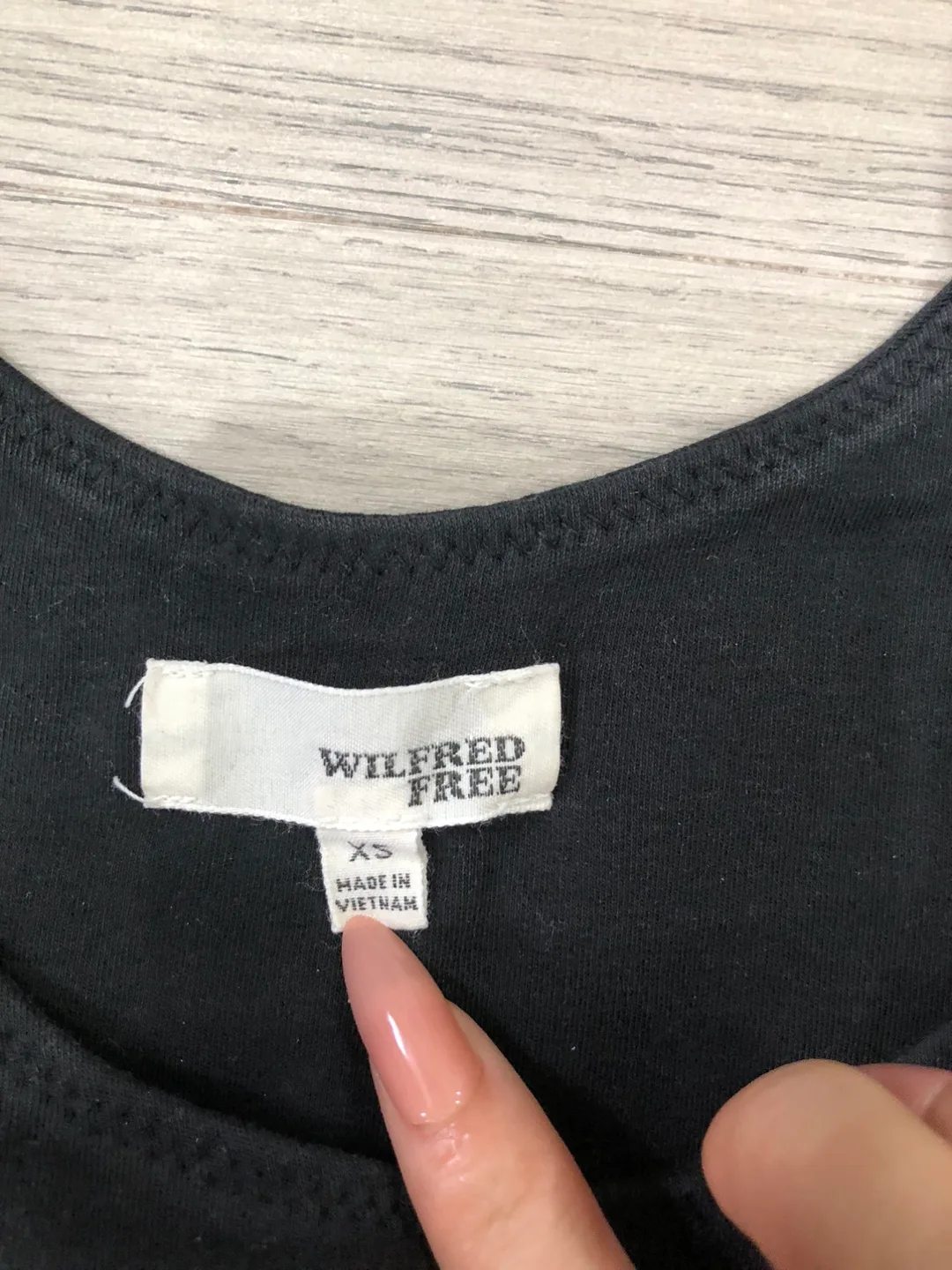 Wilfred Free XS Cutout Crop Top image indicator(3)