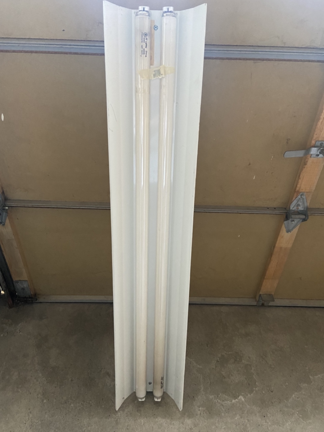 Fluorescent Light Fixture