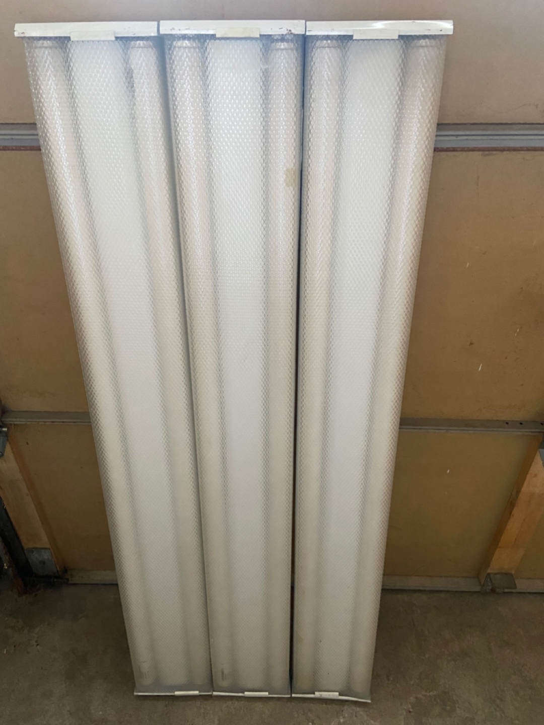 Fluorescent Light Fixture - photo 3