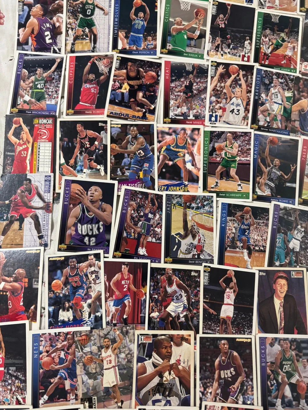 Lot of 100 Basketball Cards image indicator(6)