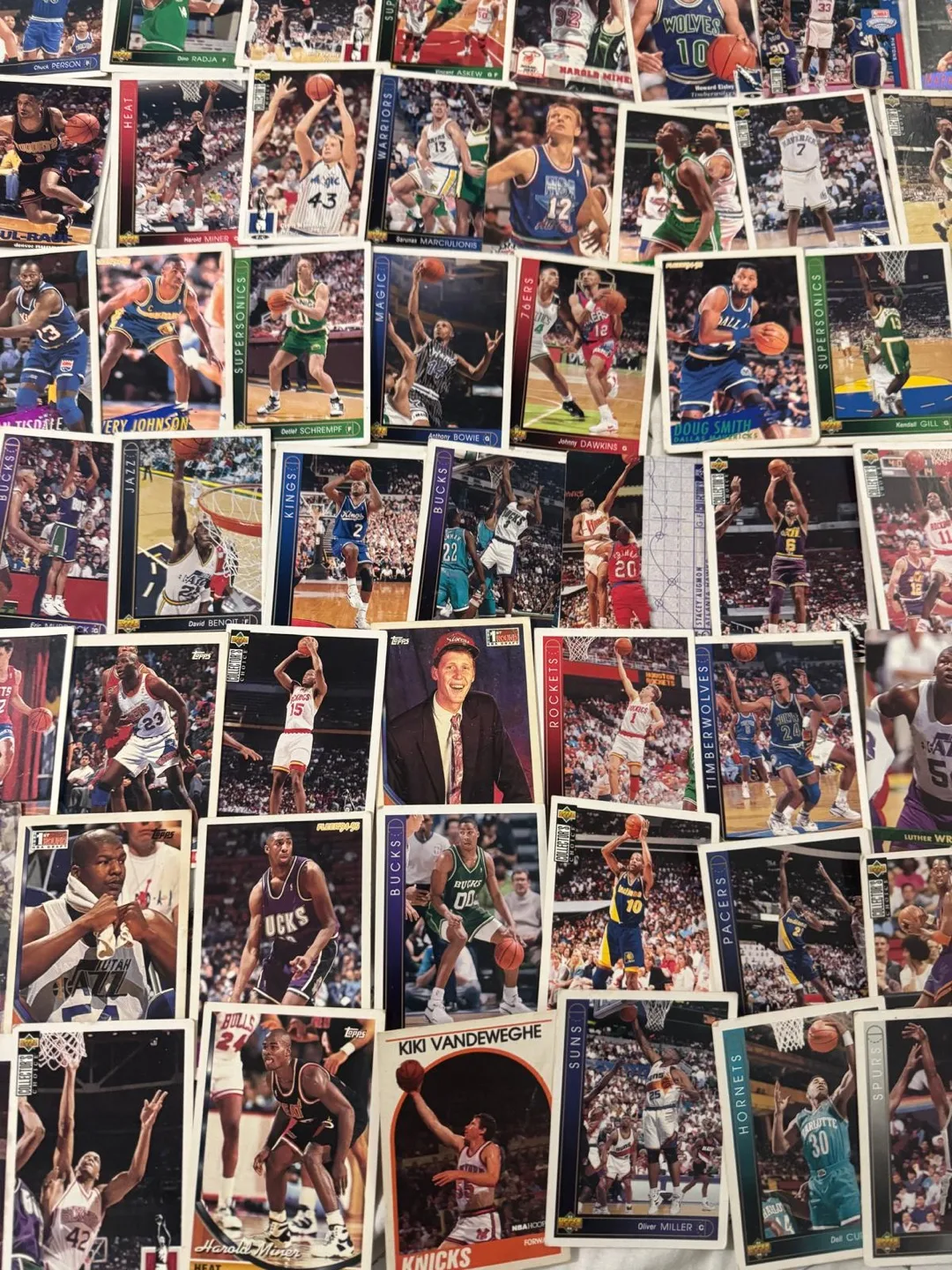 Lot of 100 Basketball Cards image indicator(5)