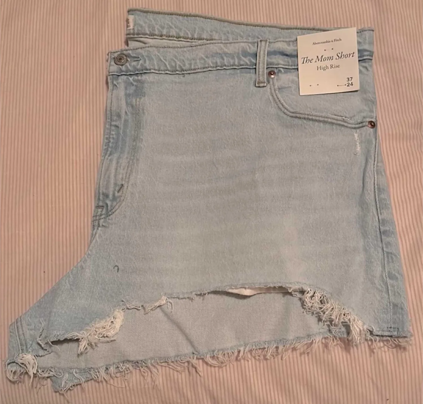 Abercrombie & Fitch The Mom Shorts image indicator(2)