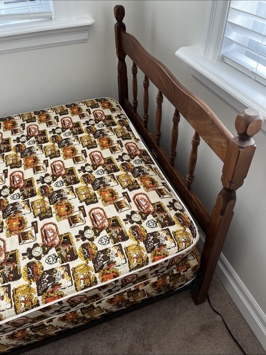 Vintage Single Bed with Decorative Mattress - photo 4
