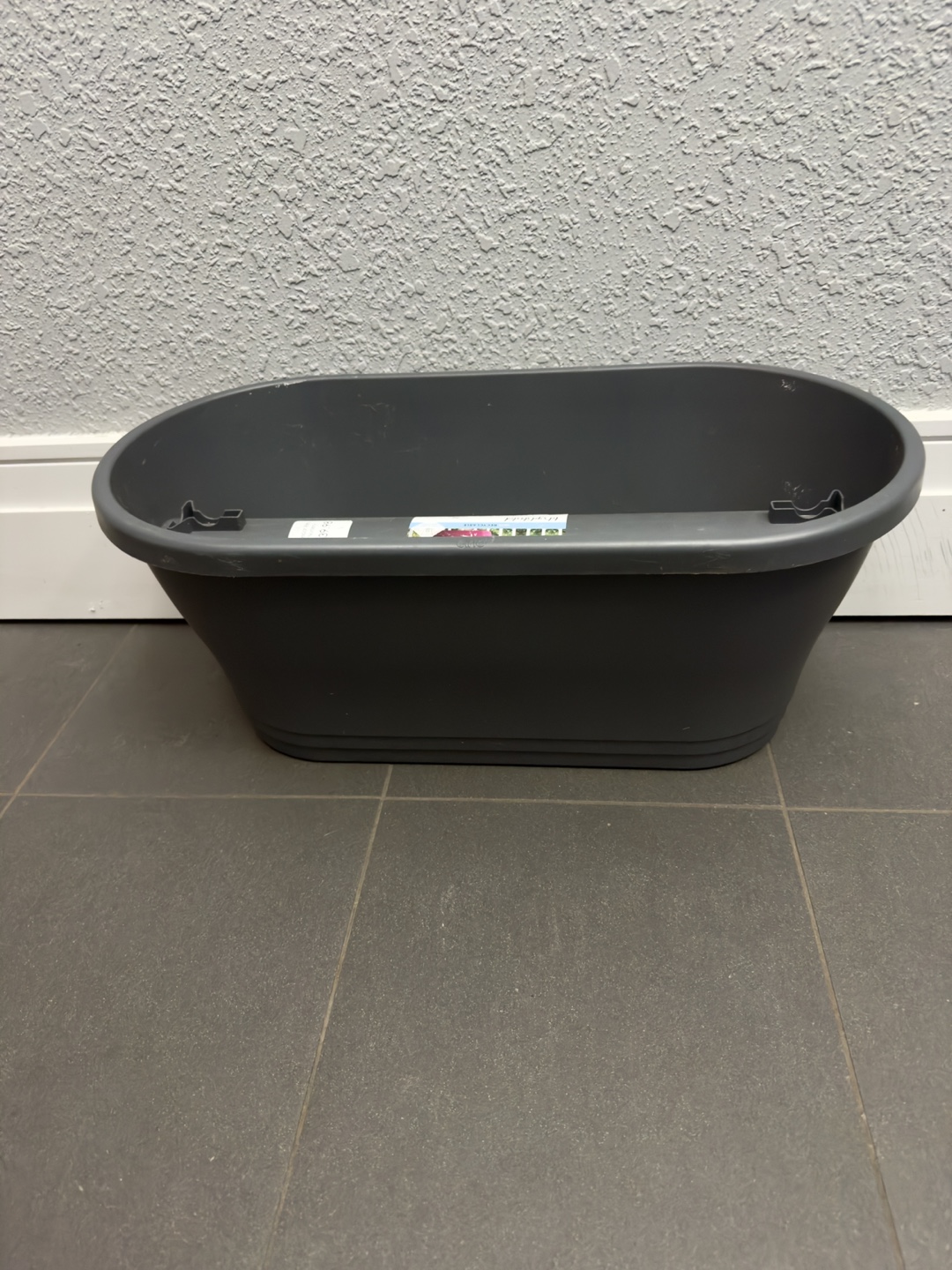 Elho planter with locks so can be secured on balcony railing