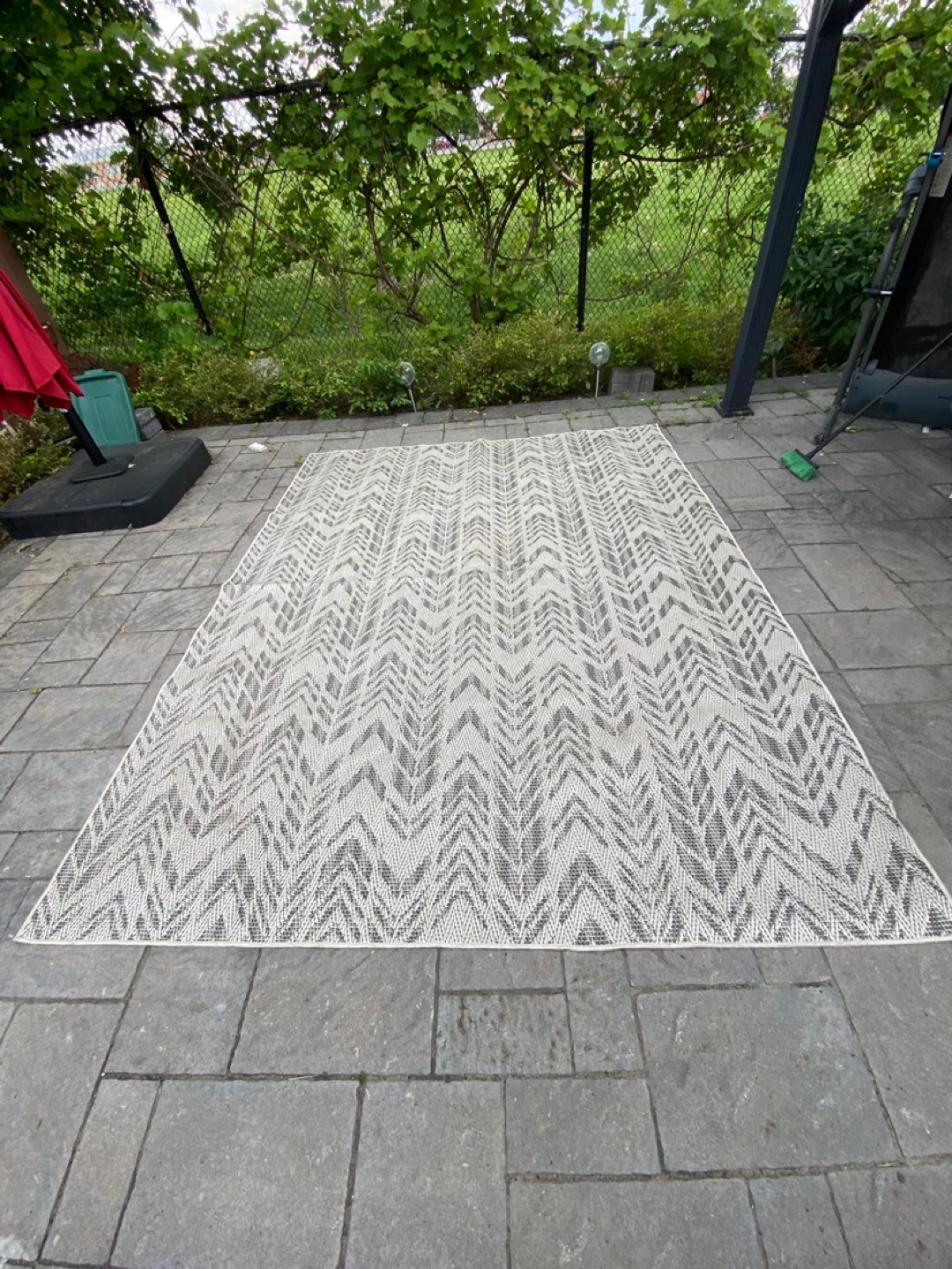 Grey and White Patterned Outdoor Rug - photo 2
